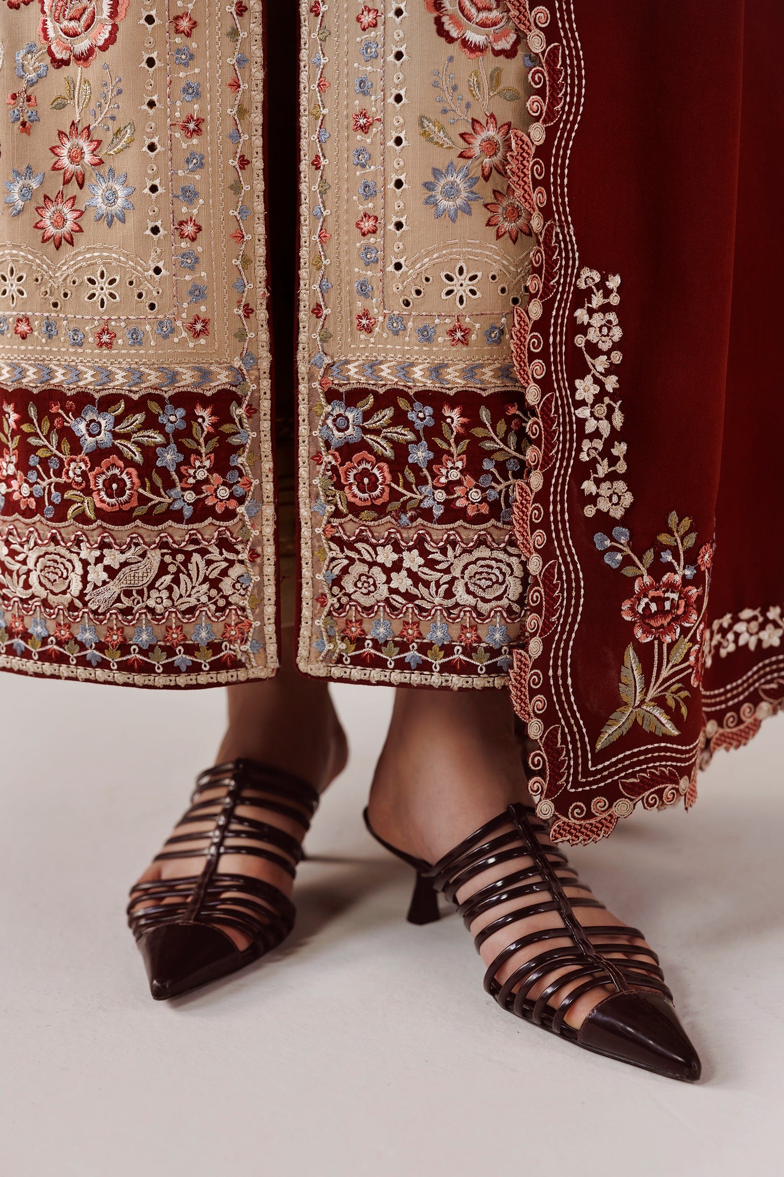 Qline linen '26 qalamkar | qlw-16 hamna– detail view 7 Qline Linen '26 Qalamkar | QLW-16 HAMNA– detail view 7