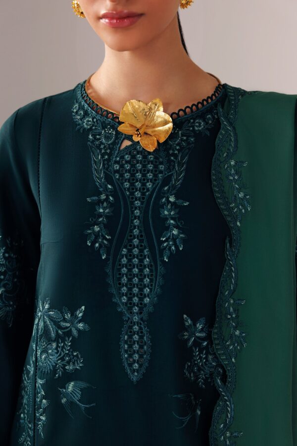 Qline linen '26 qalamkar | qlw-09 roma– detail view 3 Qline Linen '26 Qalamkar | QLW-09 ROMA– detail view 3