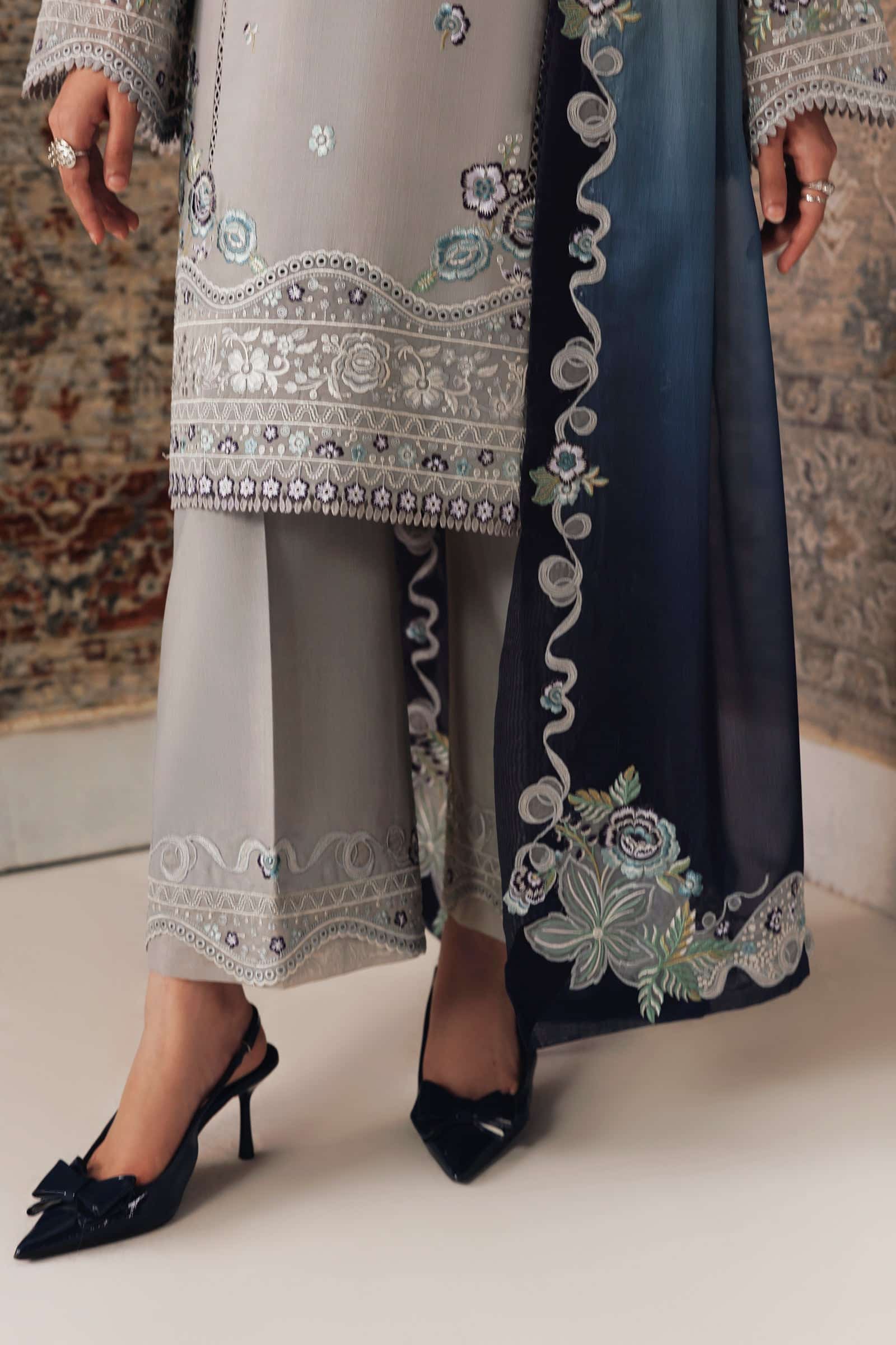 Qline linen '26 qalamkar | qlw-15 gina– detail view 7 Qline Linen '26 Qalamkar | QLW-15 GINA– detail view 7