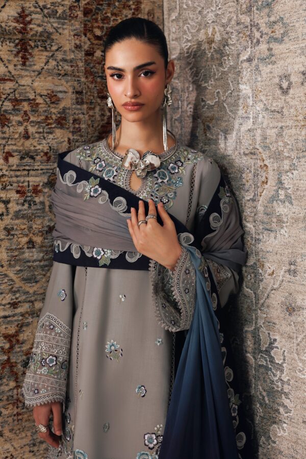 Qline linen '26 qalamkar | qlw-15 gina– detail view 2 Qline Linen '26 Qalamkar | QLW-15 GINA– detail view 2