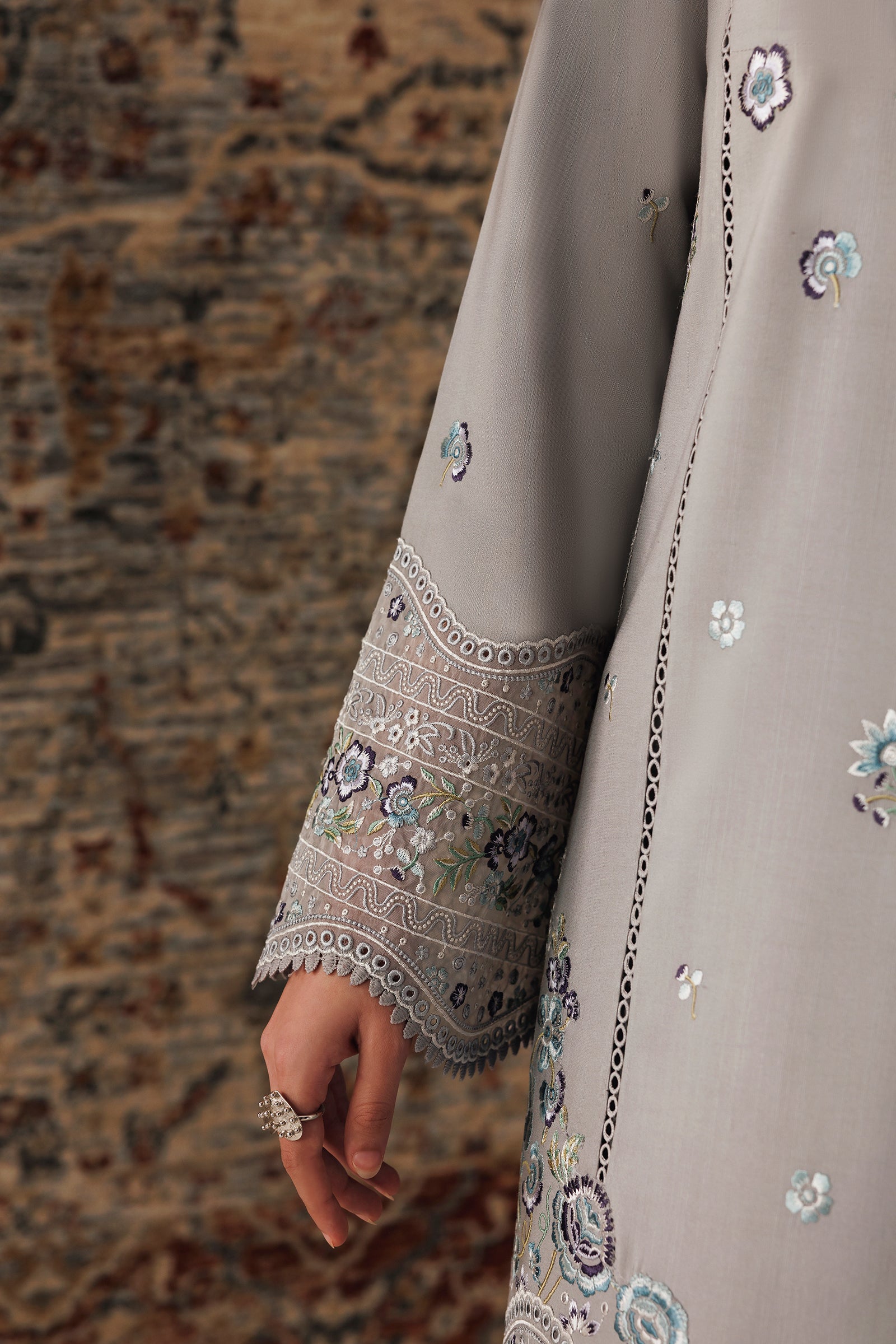 Qline linen '26 qalamkar | qlw-15 gina– detail view 4 Qline Linen '26 Qalamkar | QLW-15 GINA– detail view 4