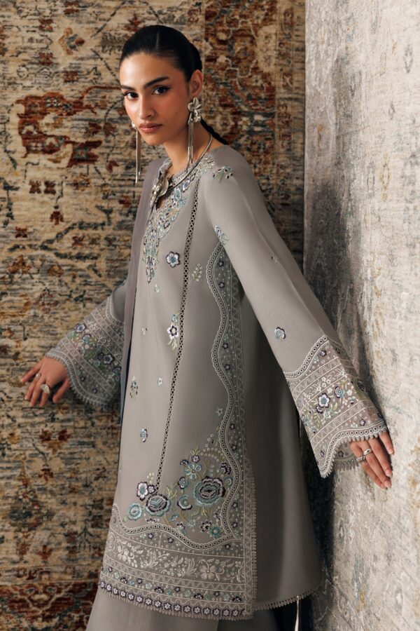 Qline linen '26 qalamkar | qlw-15 gina– detail view 5 Qline Linen '26 Qalamkar | QLW-15 GINA– detail view 5