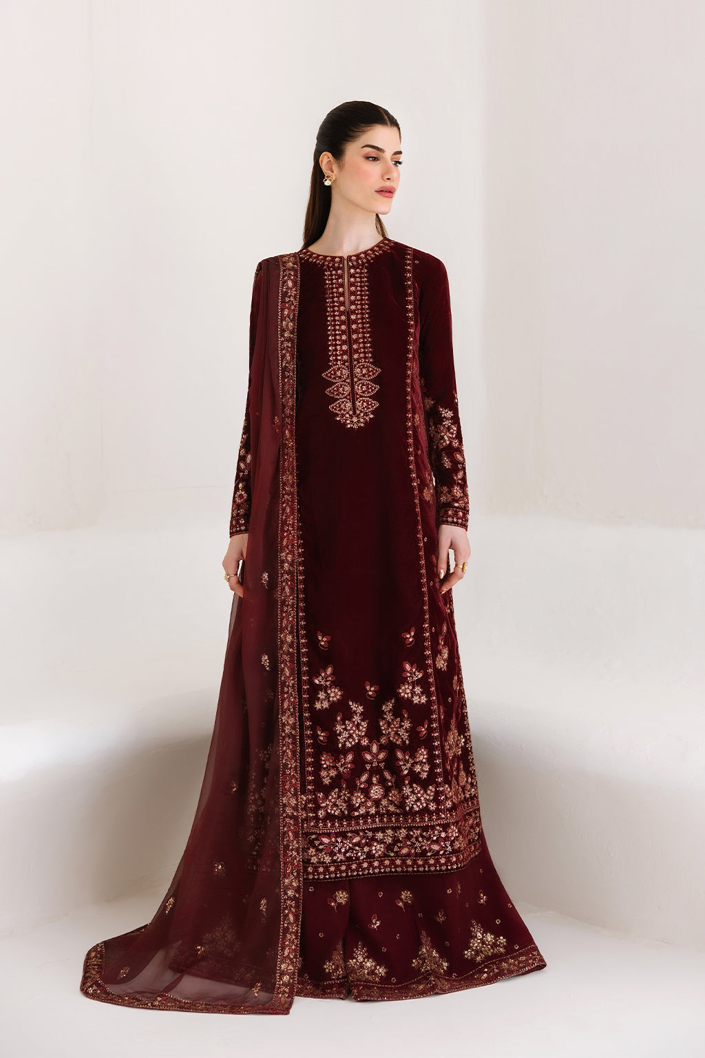 7i0a6223 Emaan Adeel Velvet Affair CORINNE– 7I0A6223