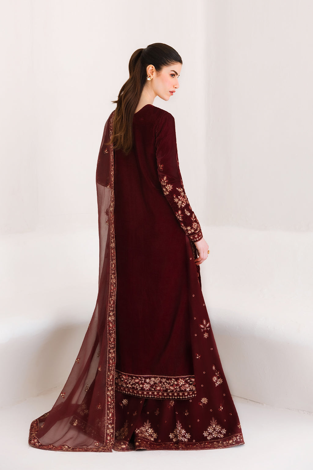 7i0a6267 Emaan Adeel Velvet Affair CORINNE– 7I0A6267