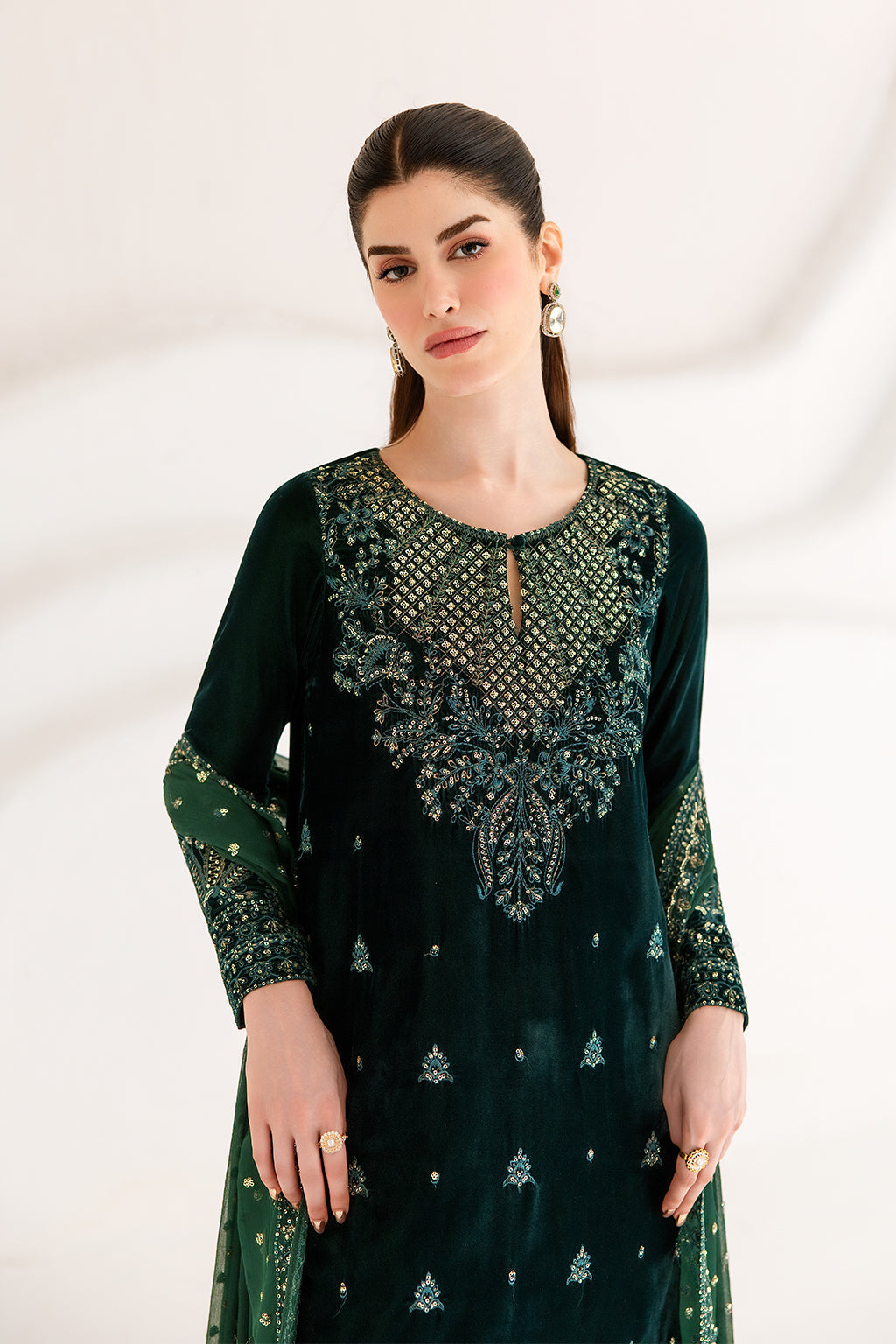 7i0a6352 Emaan Adeel Velvet Affair AMEROTTE– 7I0A6352
