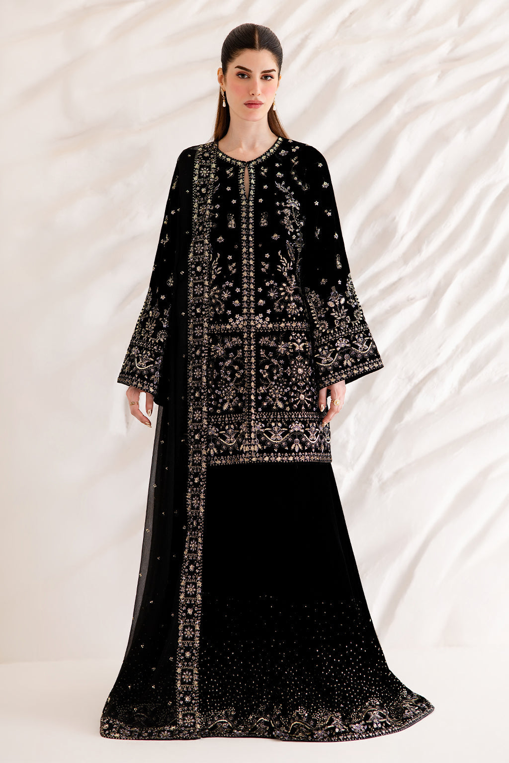 7i0a6748 Emaan Adeel Velvet Affair LIVIA