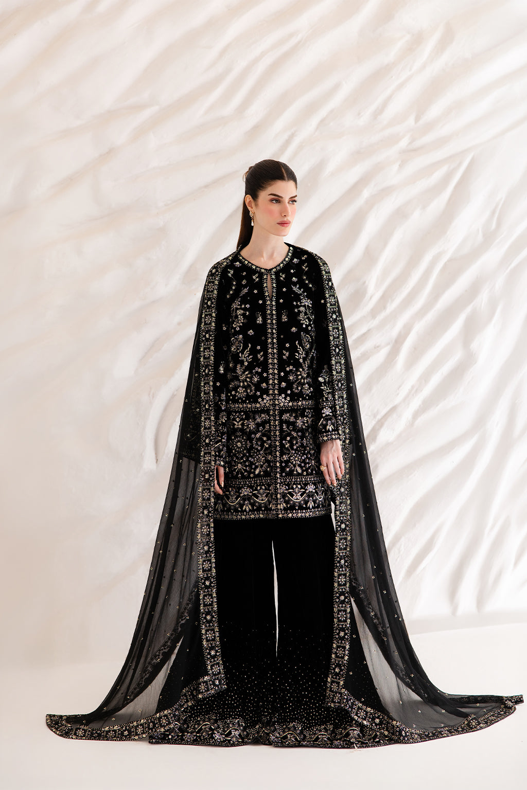 7i0a6763 Emaan Adeel Velvet Affair LIVIA– 7I0A6763