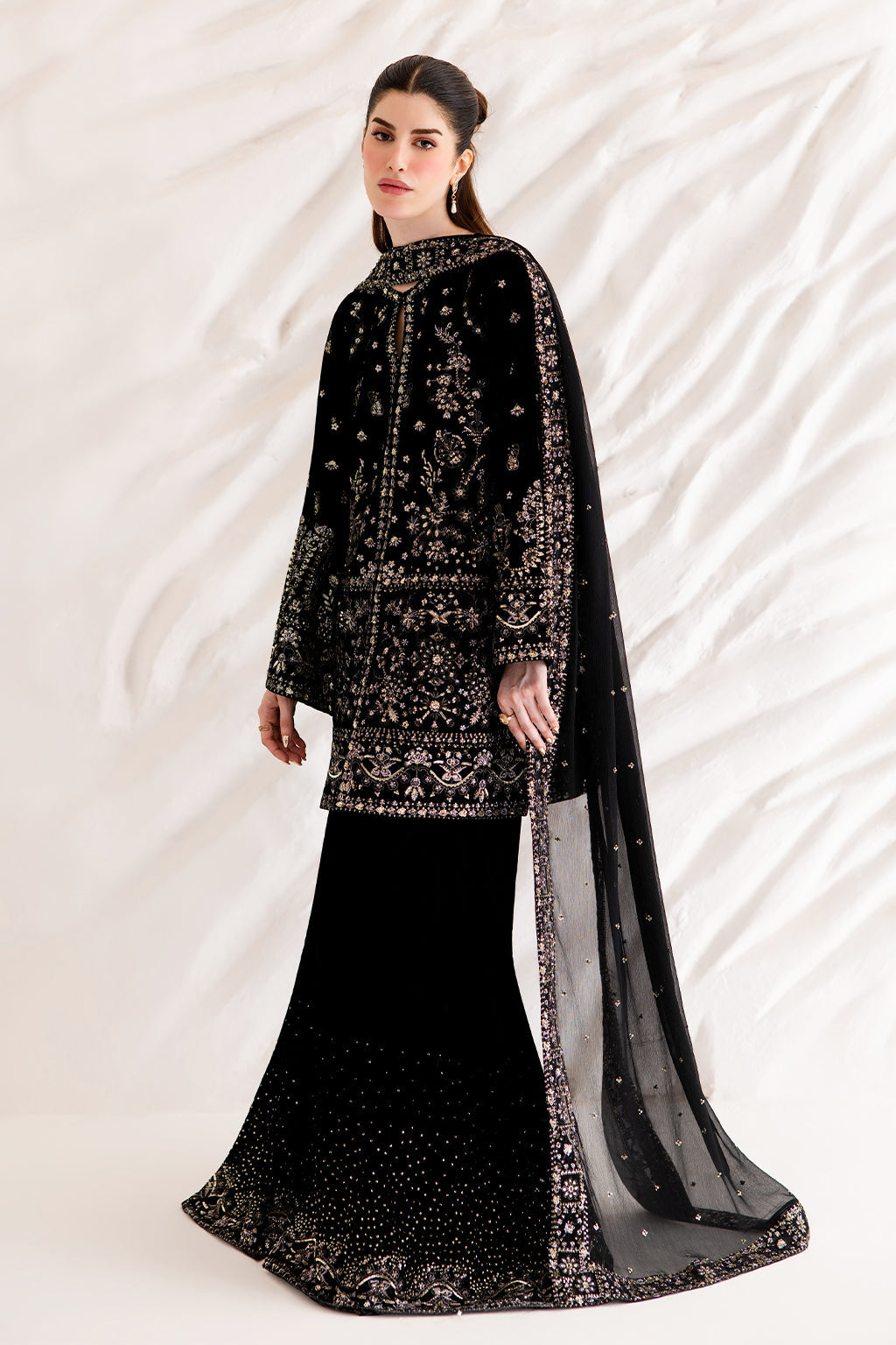 7i0a6774 Emaan Adeel Velvet Affair LIVIA– 7I0A6774