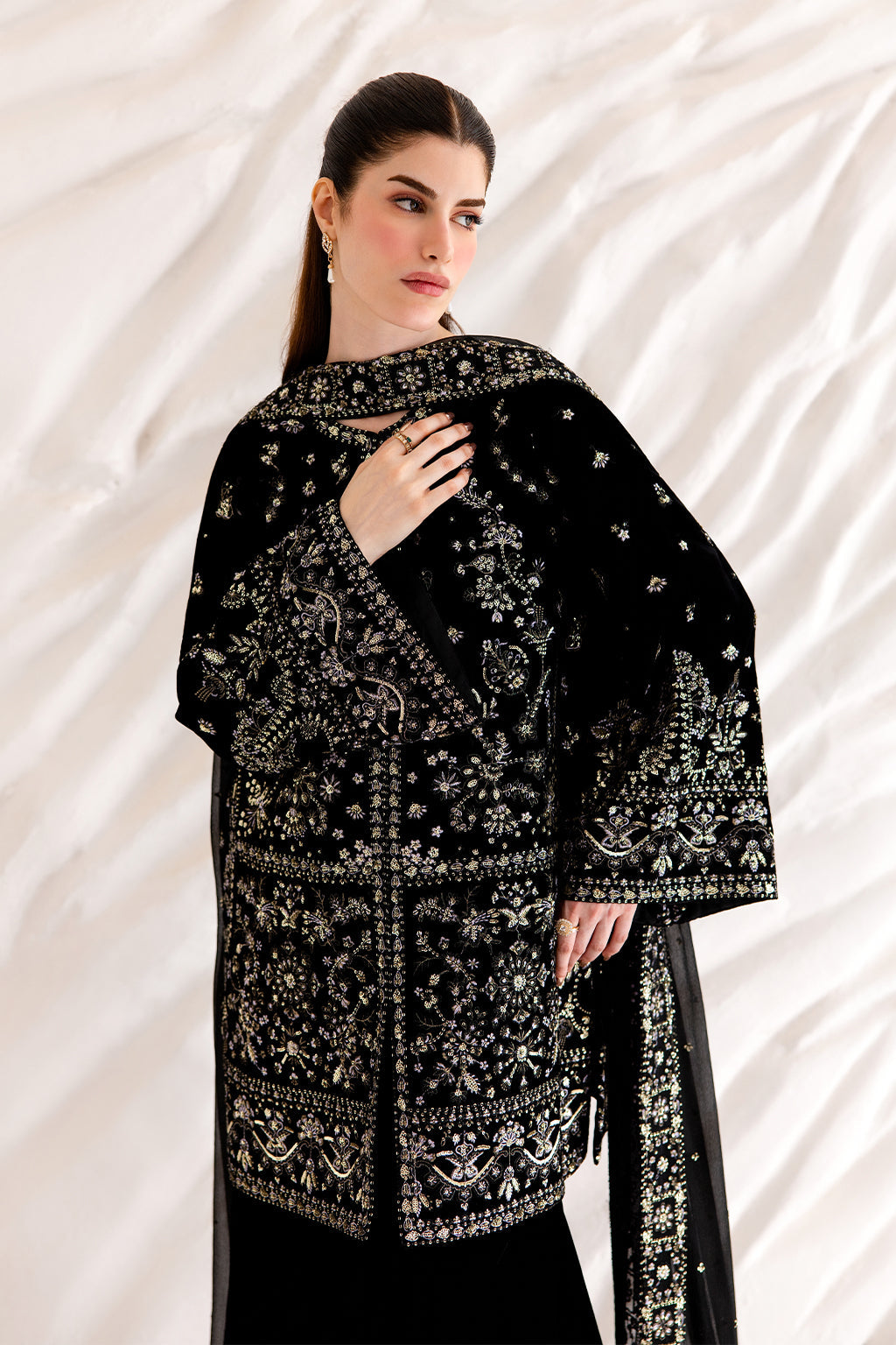 7i0a6787 Emaan Adeel Velvet Affair LIVIA– 7I0A6787