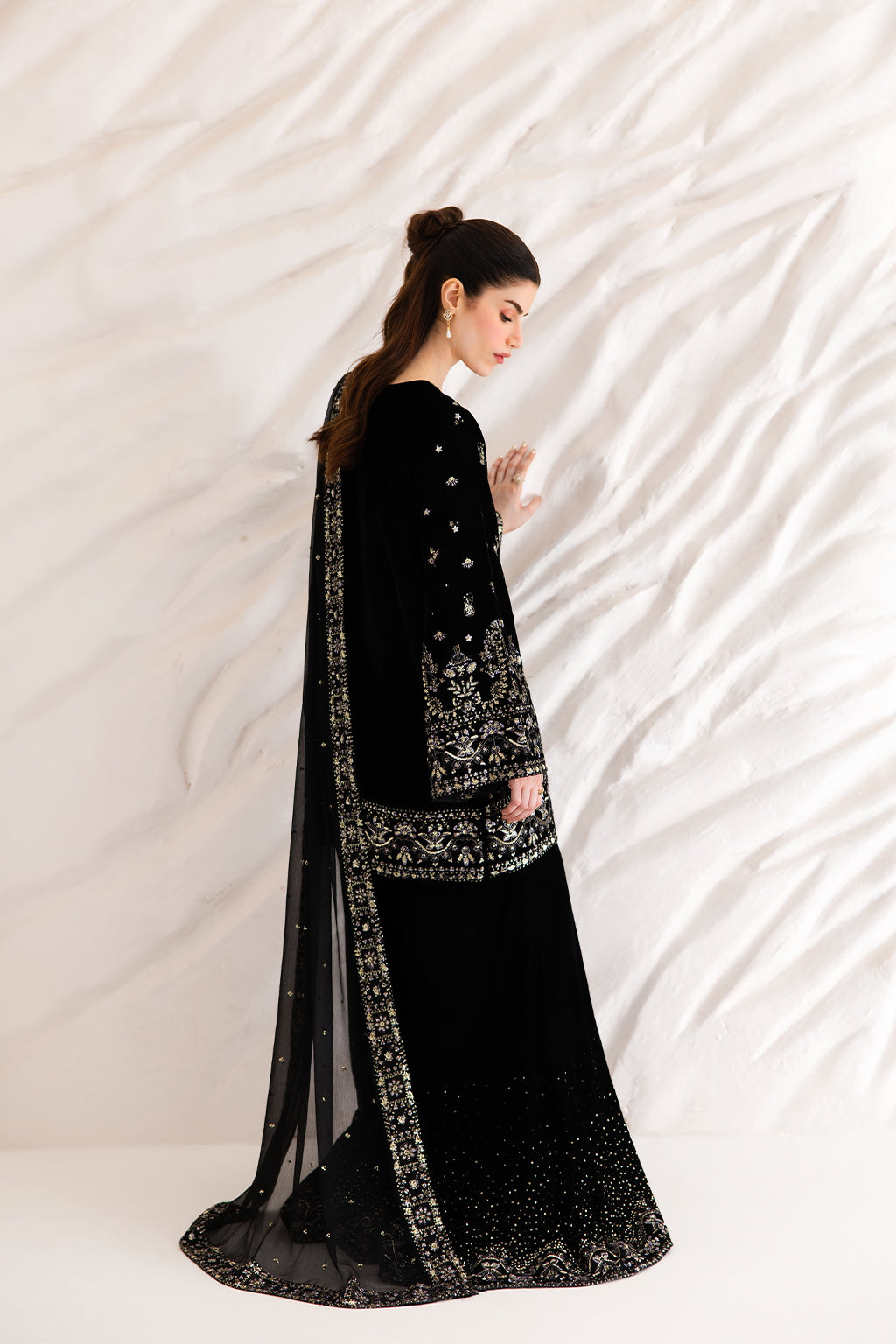 7i0a6805 Emaan Adeel Velvet Affair LIVIA– 7I0A6805