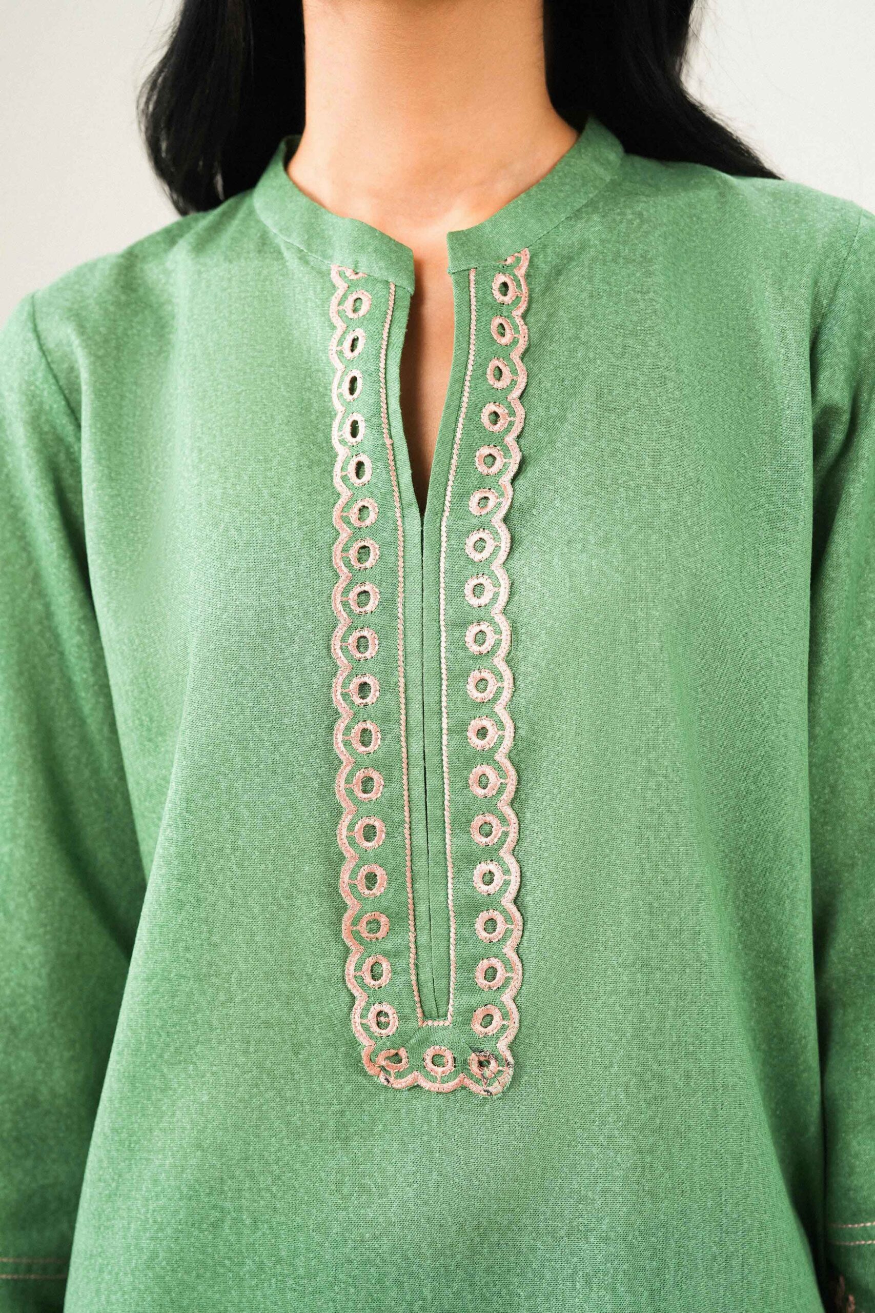 Nishat linen winter collection 2026 | 2 piece - embroidered suit - aw25-31 Nishat Linen Winter Collection 2026 | 2 Piece - Embroidered Suit - AW25-31 - Image 5
