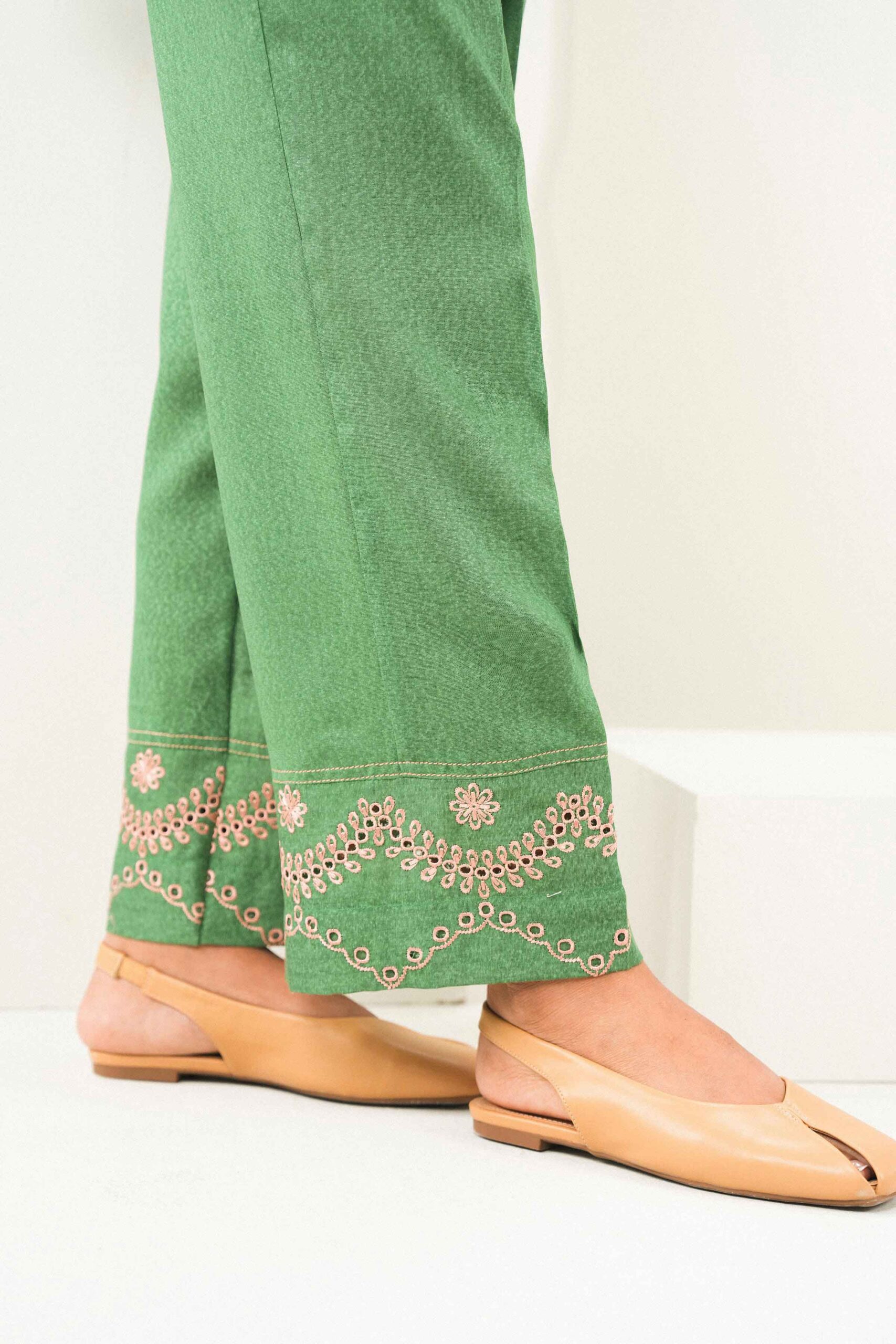 Nishat linen winter collection 2026 | 2 piece - embroidered suit - aw25-31 Nishat Linen Winter Collection 2026 | 2 Piece - Embroidered Suit - AW25-31 - Image 6