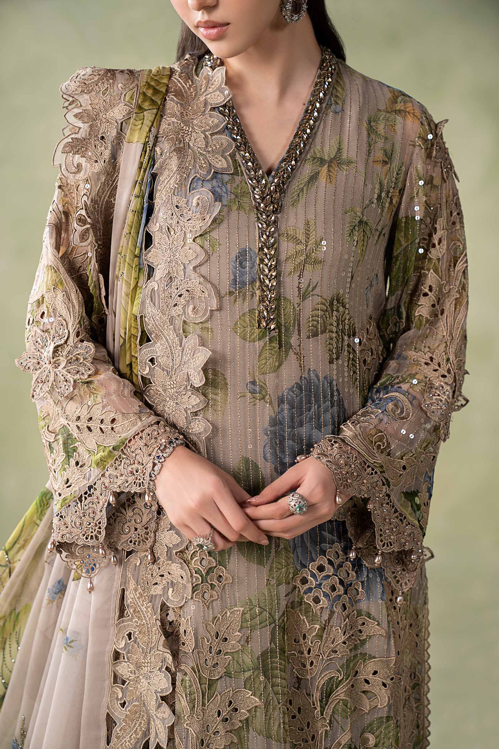 Maria b 3 piece embroidered chiffon suit– d-3-i Maria B 3 Piece Embroidered Chiffon Suit– D-3-I