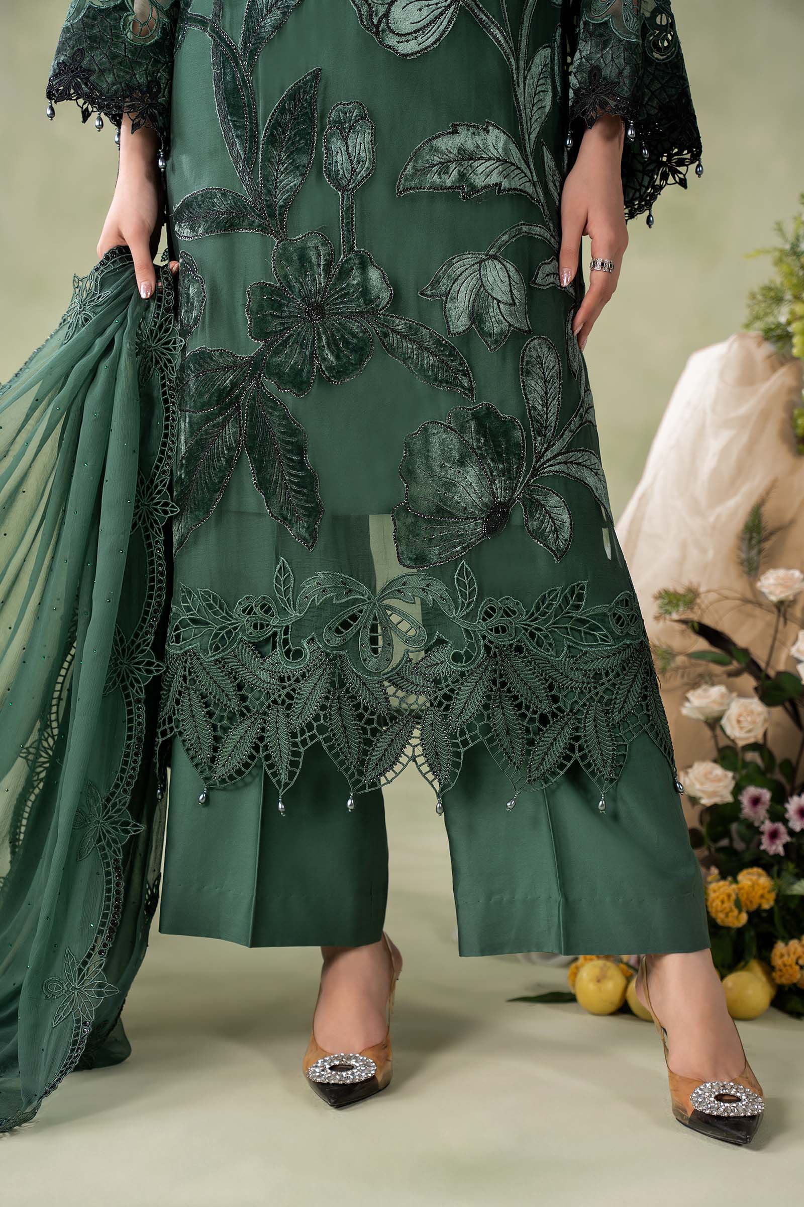 Maria b 3 piece embroidered chiffon suit– d-7-i Maria B 3 Piece Embroidered Chiffon Suit– D-7-I