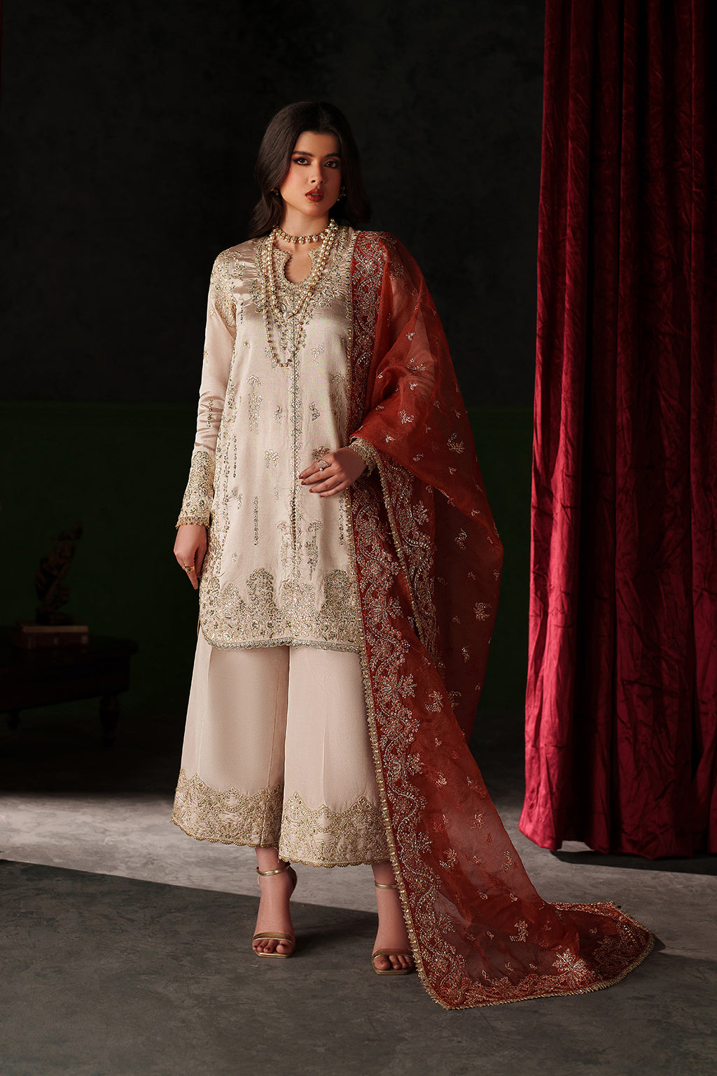 Emaan adeel verve silk edit poise Emaan Adeel Verve Silk Edit POISE