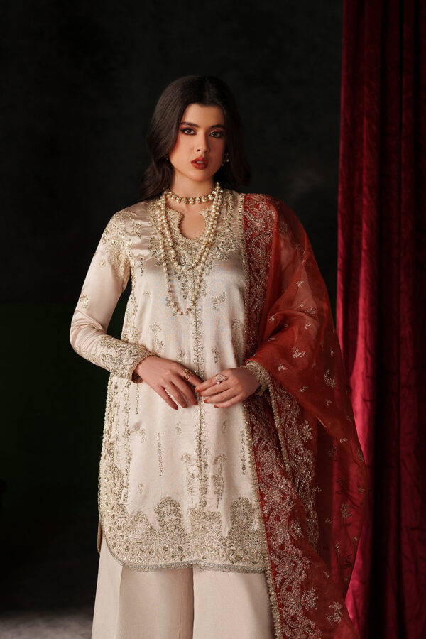 Emaan adeel verve silk edit poise– detail view 3 Emaan Adeel Verve Silk Edit POISE– detail view 3
