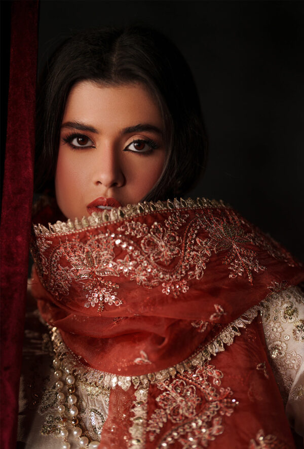 Emaan adeel verve silk edit poise– detail view 4 Emaan Adeel Verve Silk Edit POISE– detail view 4