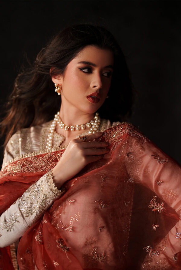 Emaan adeel verve silk edit poise– detail view 6 Emaan Adeel Verve Silk Edit POISE– detail view 6