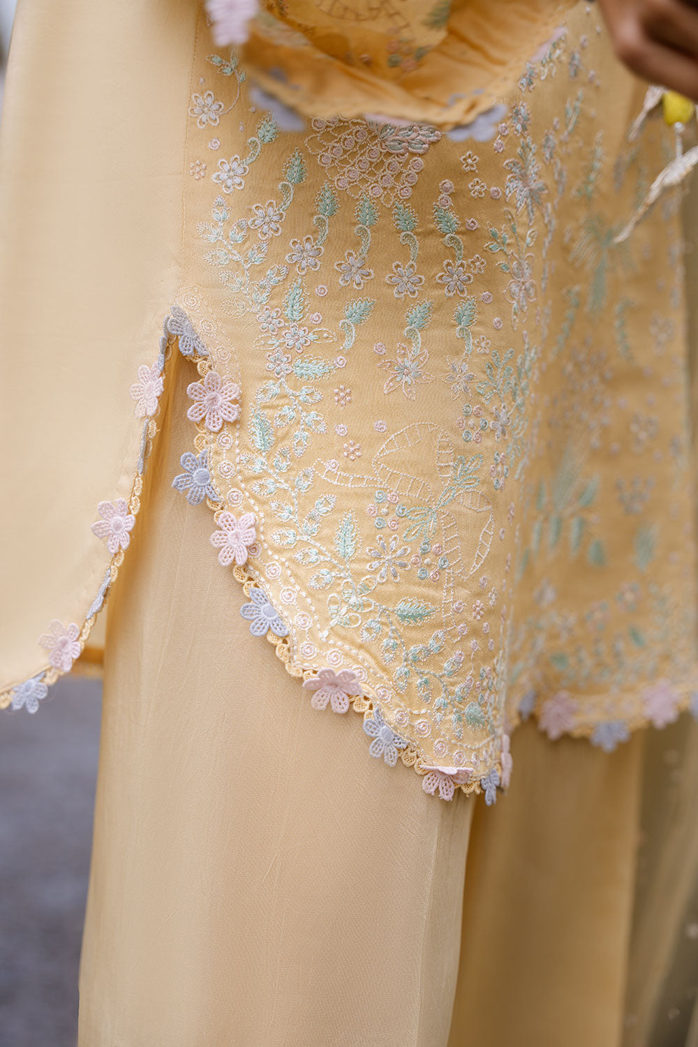 Nimr '26 sobia nazir | zarqa– detail view 8 Nimr '26 Sobia Nazir | Zarqa– detail view 8