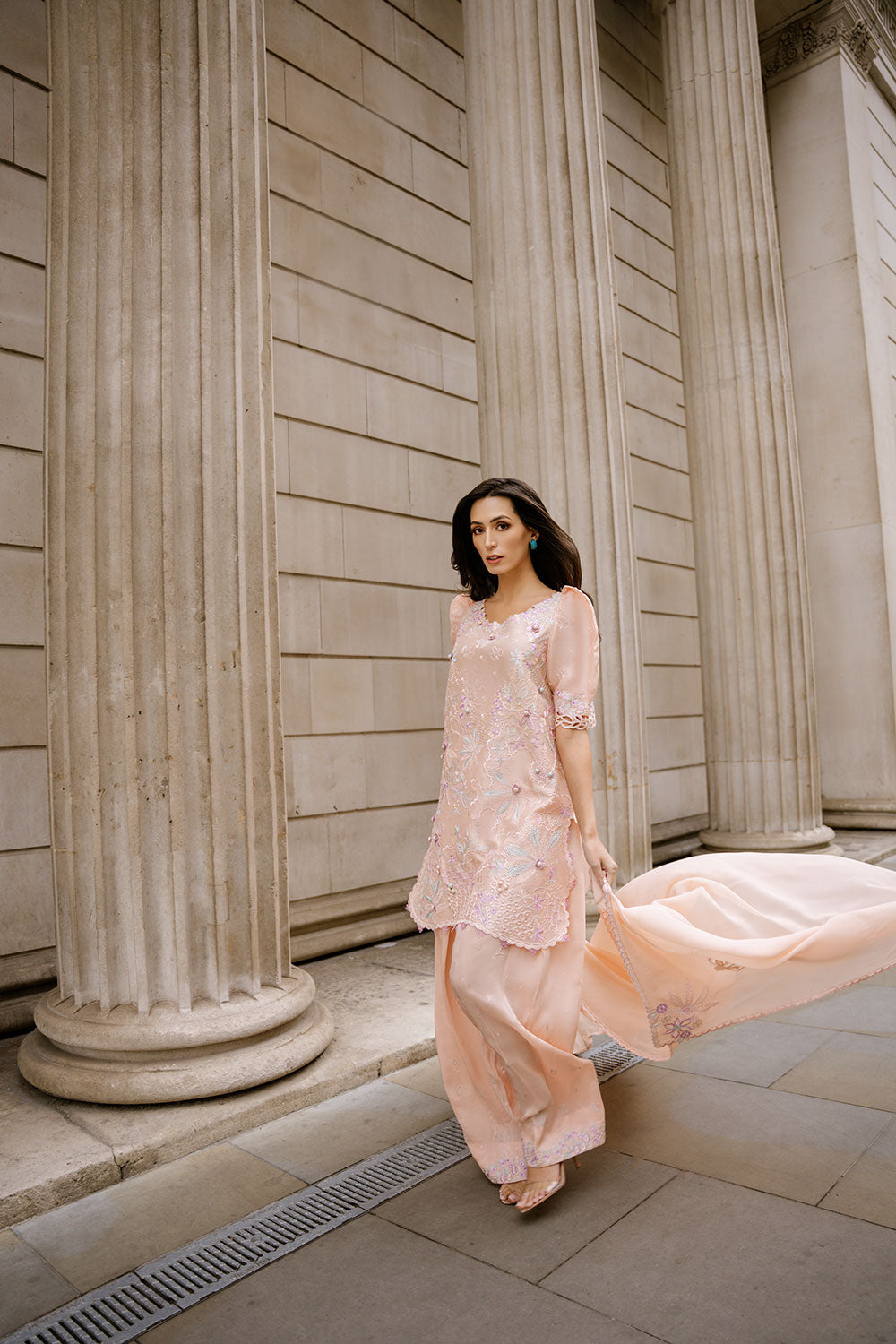 Nimr '26 sobia nazir | rosé– detail view 3 Nimr '26 Sobia Nazir | Rosé– detail view 3