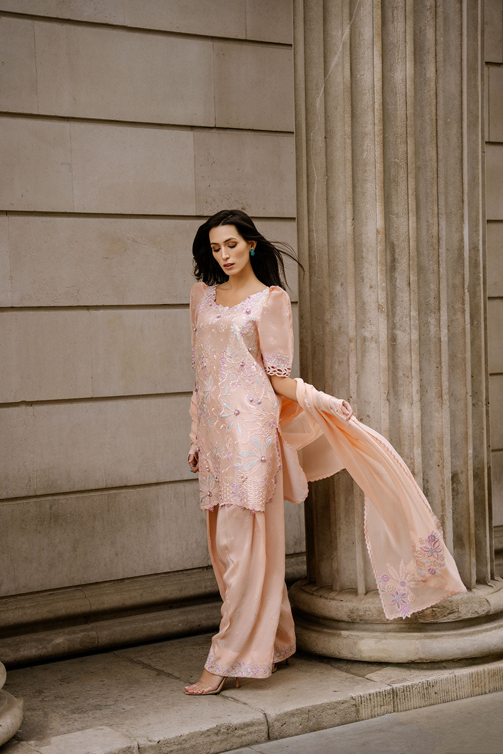 Nimr '26 sobia nazir | rosé– detail view 2 Nimr '26 Sobia Nazir | Rosé– detail view 2