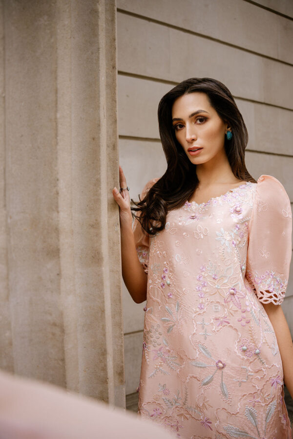 Nimr '26 sobia nazir | rosé– detail view 7 Nimr '26 Sobia Nazir | Rosé– detail view 7
