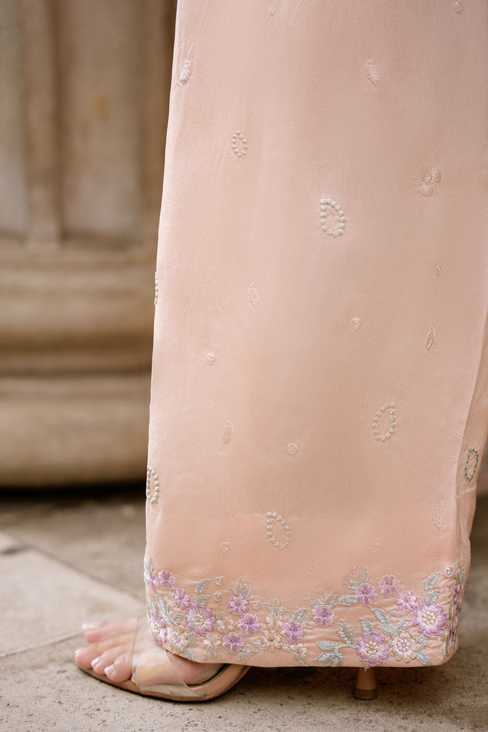 Nimr '26 sobia nazir | rosé– detail view 9 Nimr '26 Sobia Nazir | Rosé– detail view 9