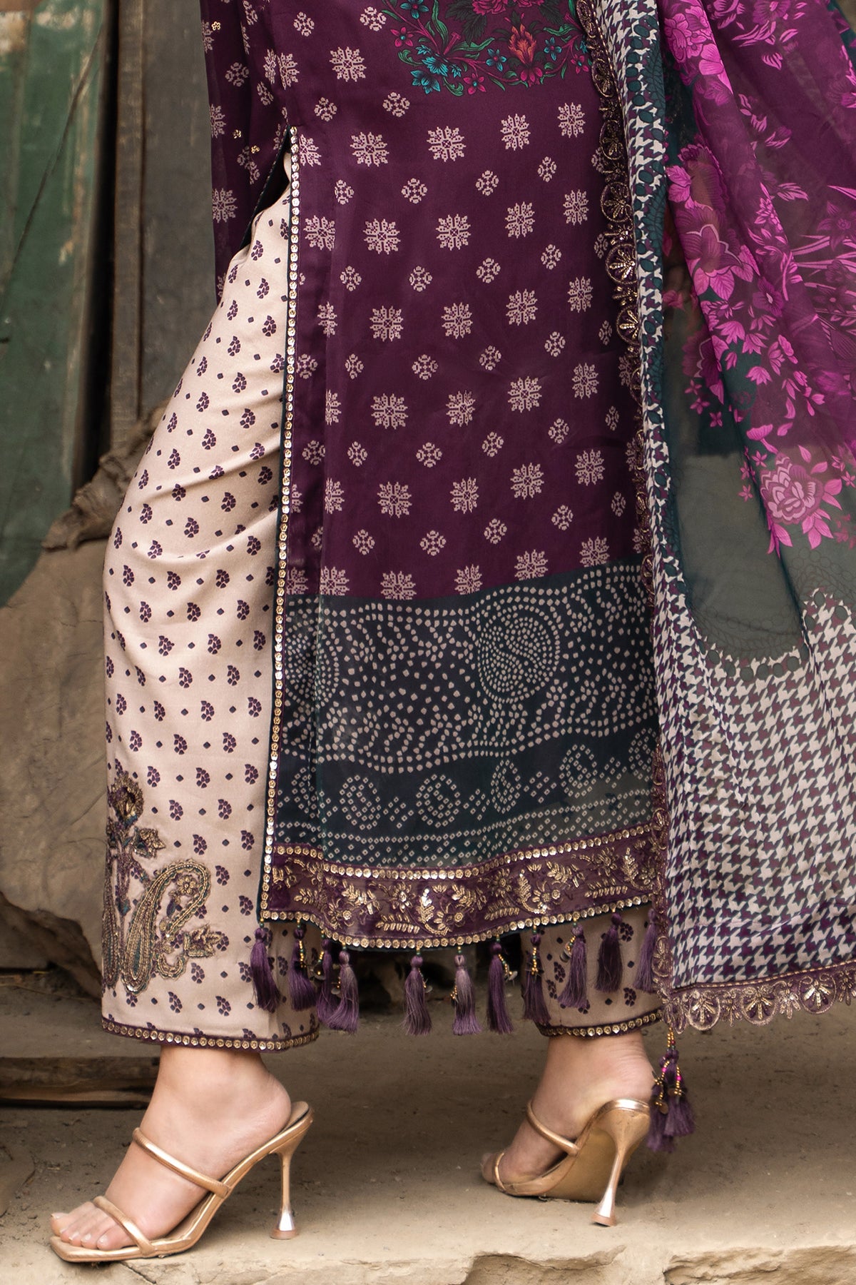 Charizma vasal winter v2 2026 3-pc unstitched embroidered chiffon collection vslw6-12– detail view 4 Charizma Vasal Winter V2 2026 3-PC Unstitched Embroidered Chiffon Collection VSLW6-12– detail view 4
