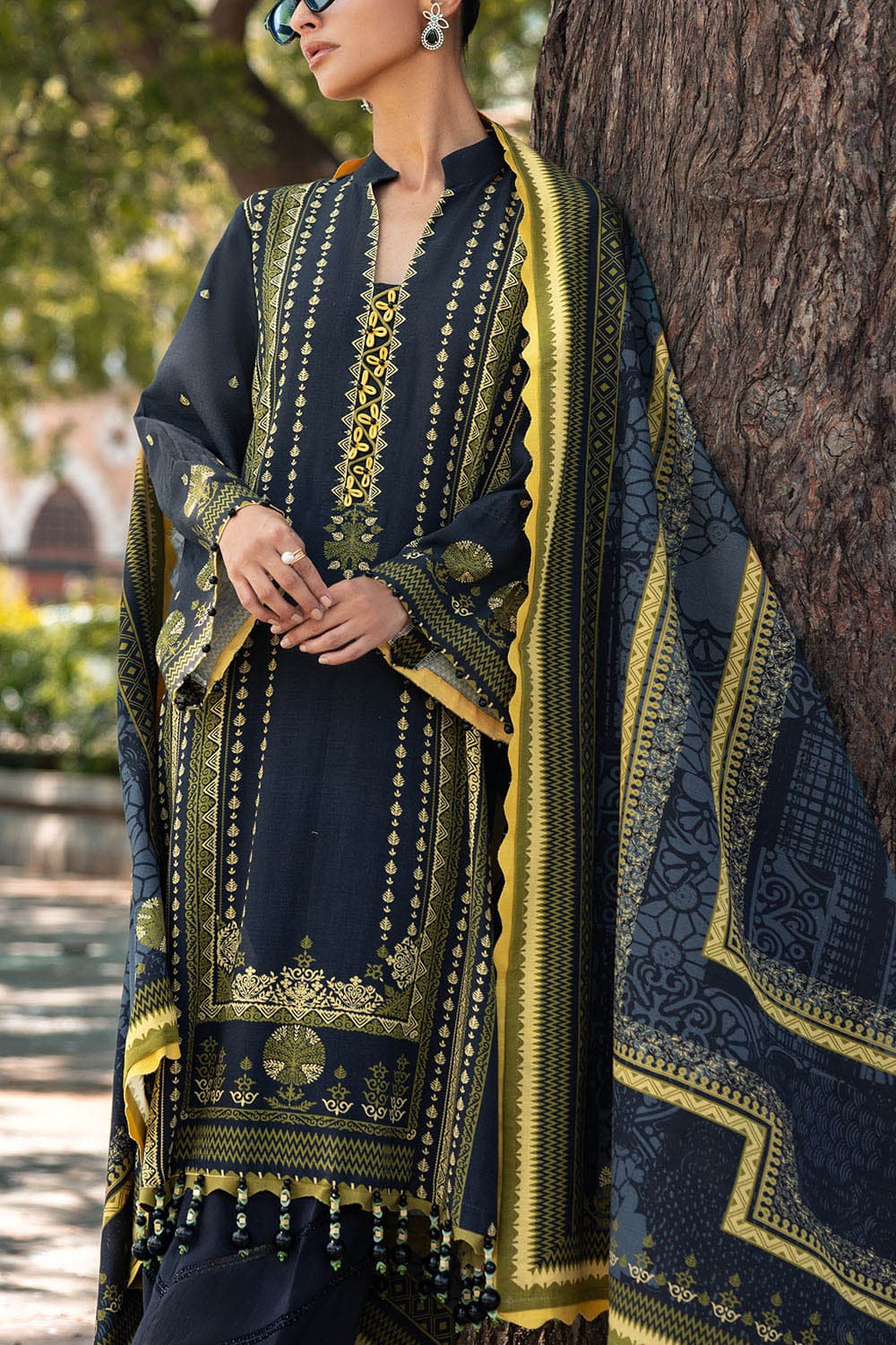 Digital-printed-linen-khaddar-dupatta-digital-printed-linen-khaddar-shirt-dyed-trouser-gulahmed-sc-52003-close Gul Ahmed Winter 2026 - 3 Piece Digital Printed Linen Khaddar Suit with Dupatta– Digital-Printed-Linen-Khaddar-Dupatta-Digita