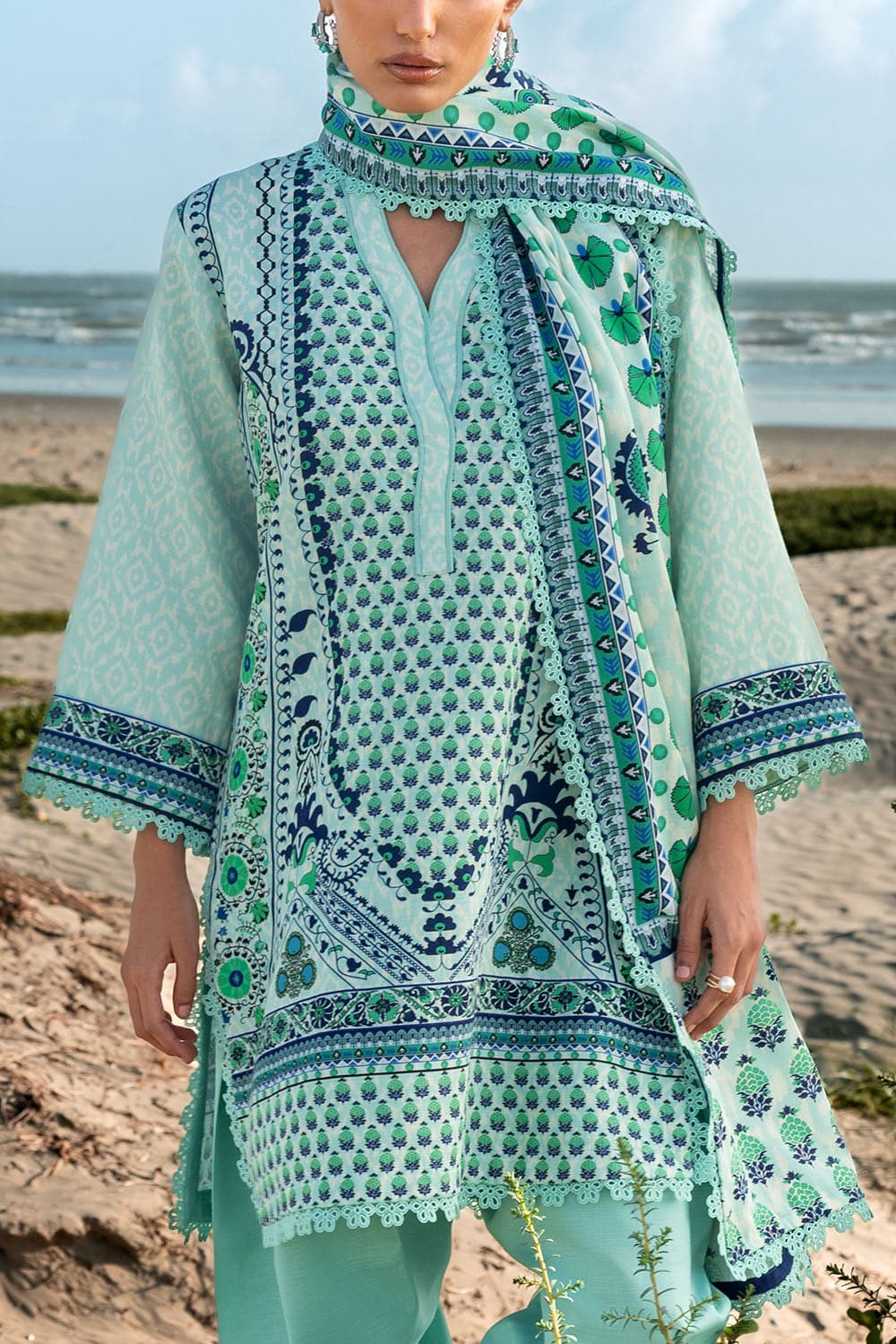Digital-printed-linen-khaddar-dupatta-digital-printed-linen-khaddar-shirt-dyed-trouser-gulahmed-sc-52005-close Gul Ahmed Winter 2026 - 3 Piece Digital Printed Linen Khaddar Suit with Dupatta– Digital-Printed-Linen-Khaddar-Dupatta-Digita