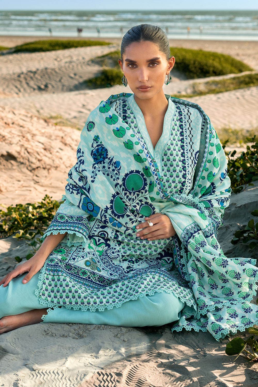 Digital-printed-linen-khaddar-dupatta-digital-printed-linen-khaddar-shirt-dyed-trouser-gulahmed-sc-52005-front Gul Ahmed Winter 2026 - 3 Piece Digital Printed Linen Khaddar Suit with Dupatta