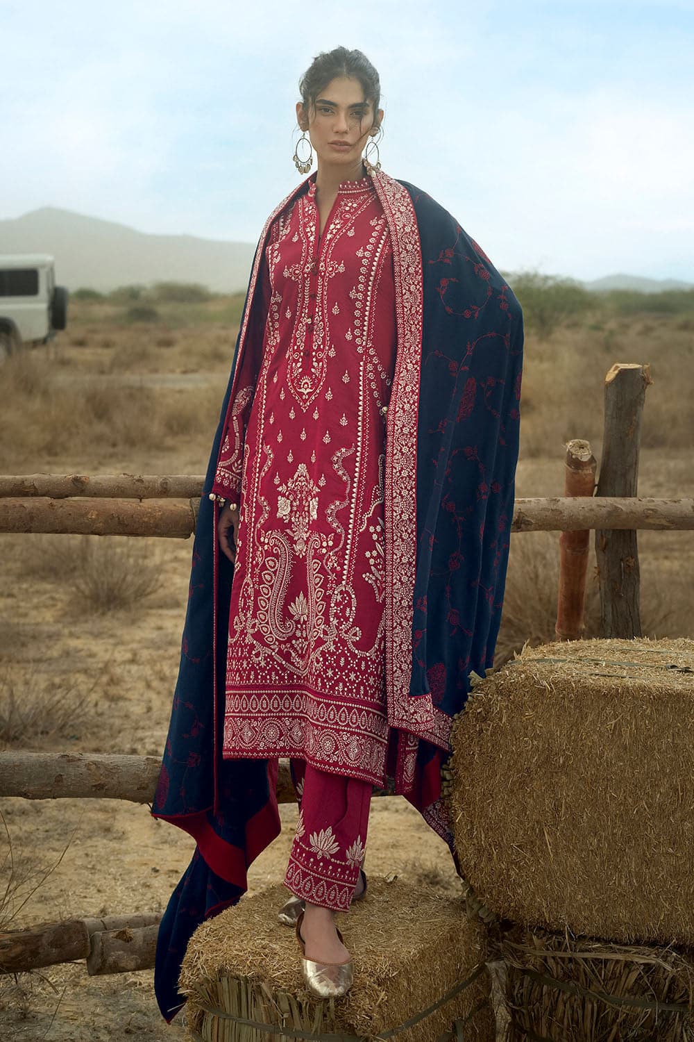 Em7258_1 Gul Ahmed Winter 2026 - 3 Piece Embroidered Karandi Suit with Embroidered Karandi Dupatta