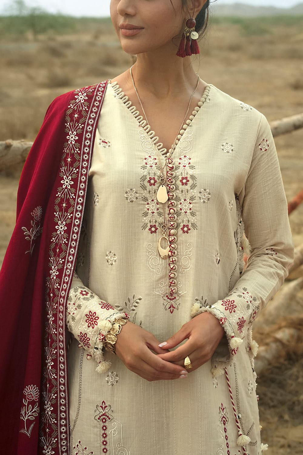 Embroidered-khaddar-dupatta-embroidered-khaddar-shirt-dyed-trouser-gulahmed-k-52060-close Gul Ahmed Winter 2026 - 3 Piece Embroidered Khaddar Suit with Embroidered Khaddar Dupatta–