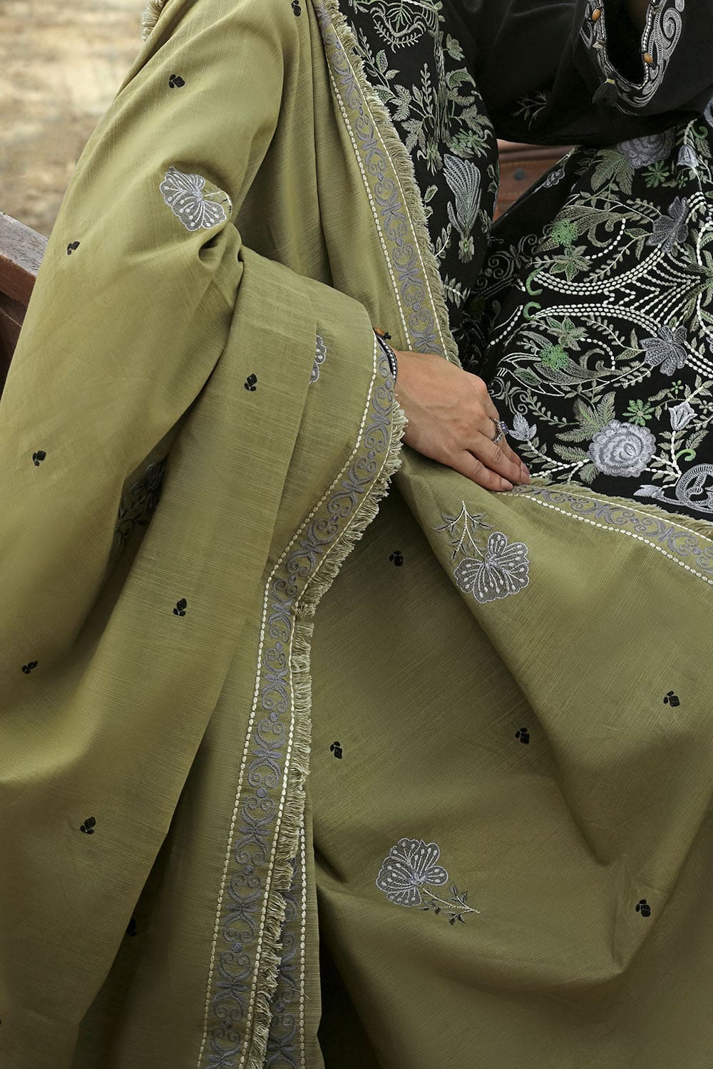 Embroidered-khaddar-dupatta-embroidered-khaddar-shirt-dyed-trouser-gulahmed-k-62008-duppata Gul Ahmed Winter 2026 - 3 Piece Embroidered Khaddar Suit with Embroidered Khaddar Dupatta–
