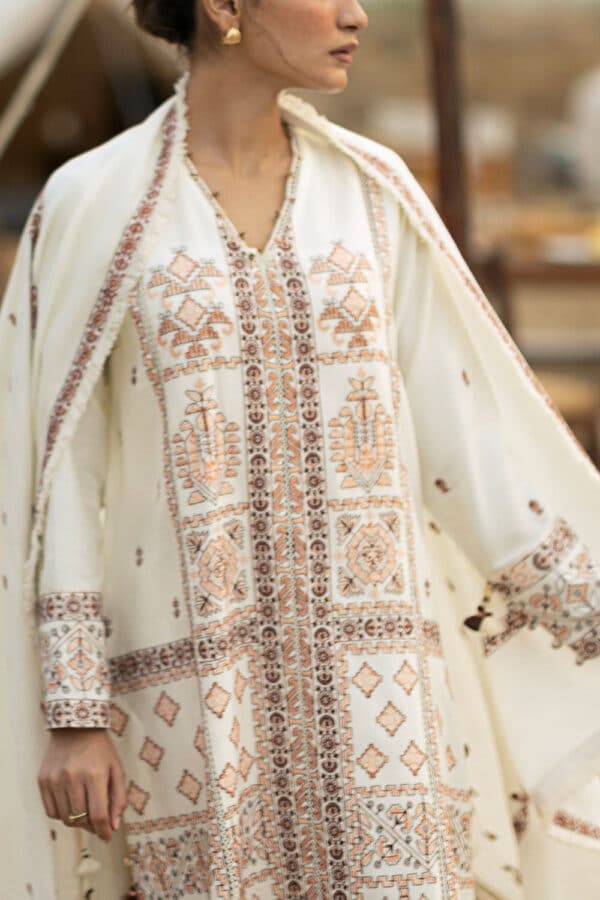 Embroidered-Pashmina-Shawl-Embroidered-Pashmina-Shirt-Dyed-Pashmina-Trouser-Gulahmed-AP-62035-Close Gul Ahmed Winter 2026 - 3 Piece Embroidered Pashmina Suit with Embroidered Pashmina Dupatta–