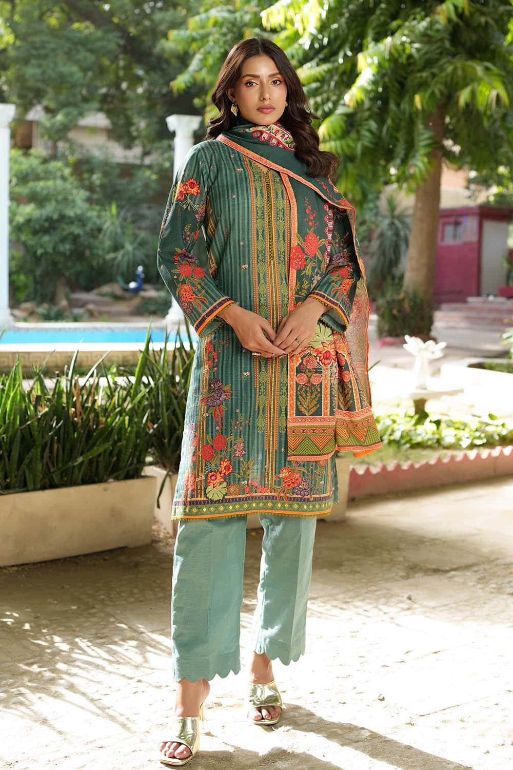 Khaddar-dupatta-khaddar-shirt-dyed-trouser-gulahmed-sd-52225-front-1 Gul Ahmed Winter 2026 - 3 Piece Printed Khaddar Suit