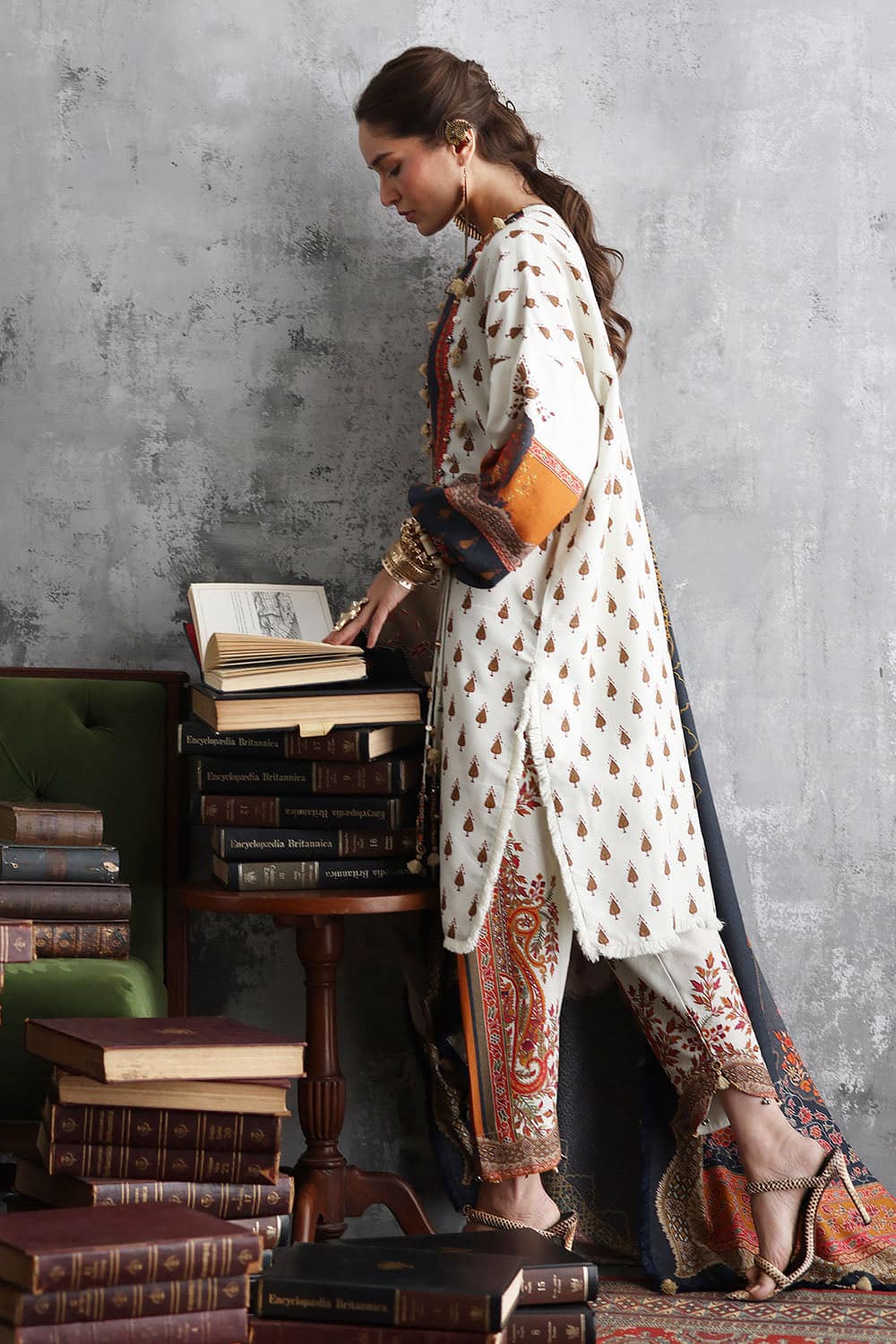 Pr7541_1 Gul Ahmed Winter 2026 - 3 Piece Embroidered Printed Karandi Suit with Printed Karandi Dupatta– PR7541 1