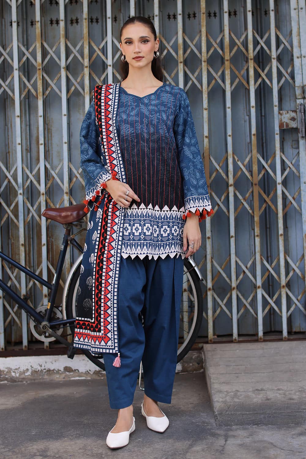Pr9aaa_1 Gul Ahmed Winter 2026 - 3 Piece Embroidered Printed Khaddar Suit with Printed Khaddar Dupatta