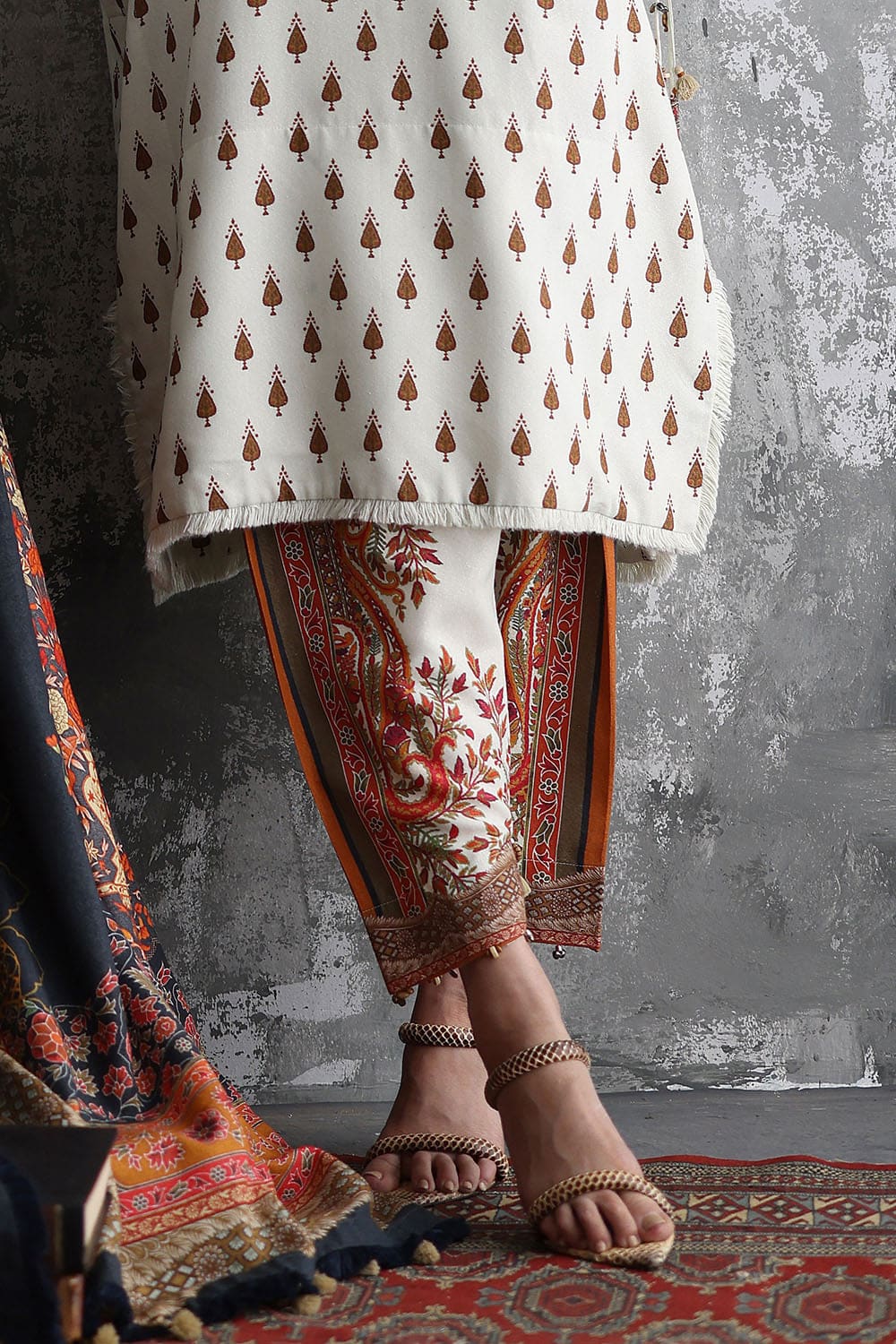Gul ahmed winter 2026 - 3 piece embroidered printed karandi suit with printed karandi dupatta– printe Gul Ahmed Winter 2026 - 3 Piece Embroidered Printed Karandi Suit with Printed Karandi Dupatta– PRINTE