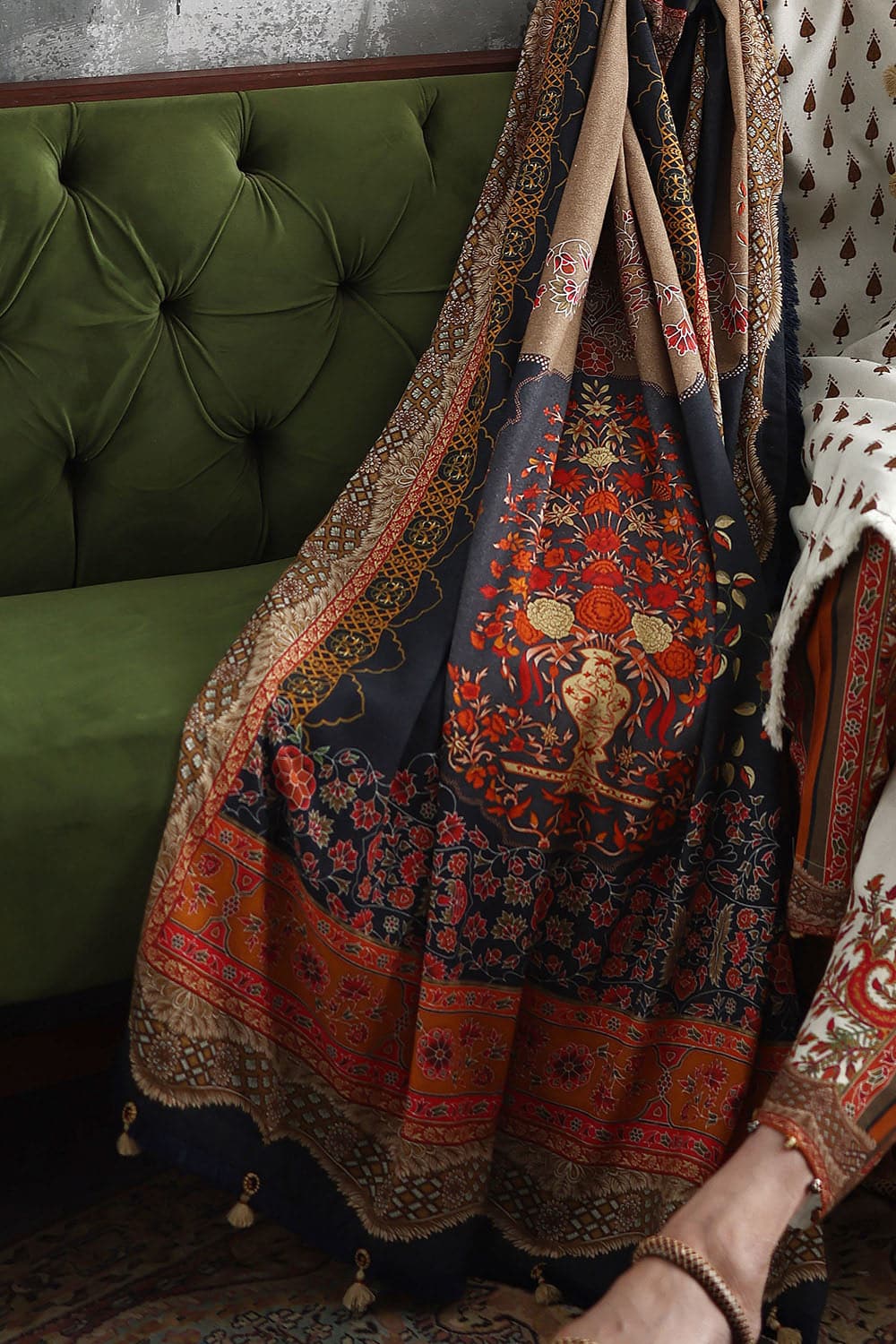 Gul ahmed winter 2026 - 3 piece embroidered printed karandi suit with printed karandi dupatta– printe Gul Ahmed Winter 2026 - 3 Piece Embroidered Printed Karandi Suit with Printed Karandi Dupatta– PRINTE