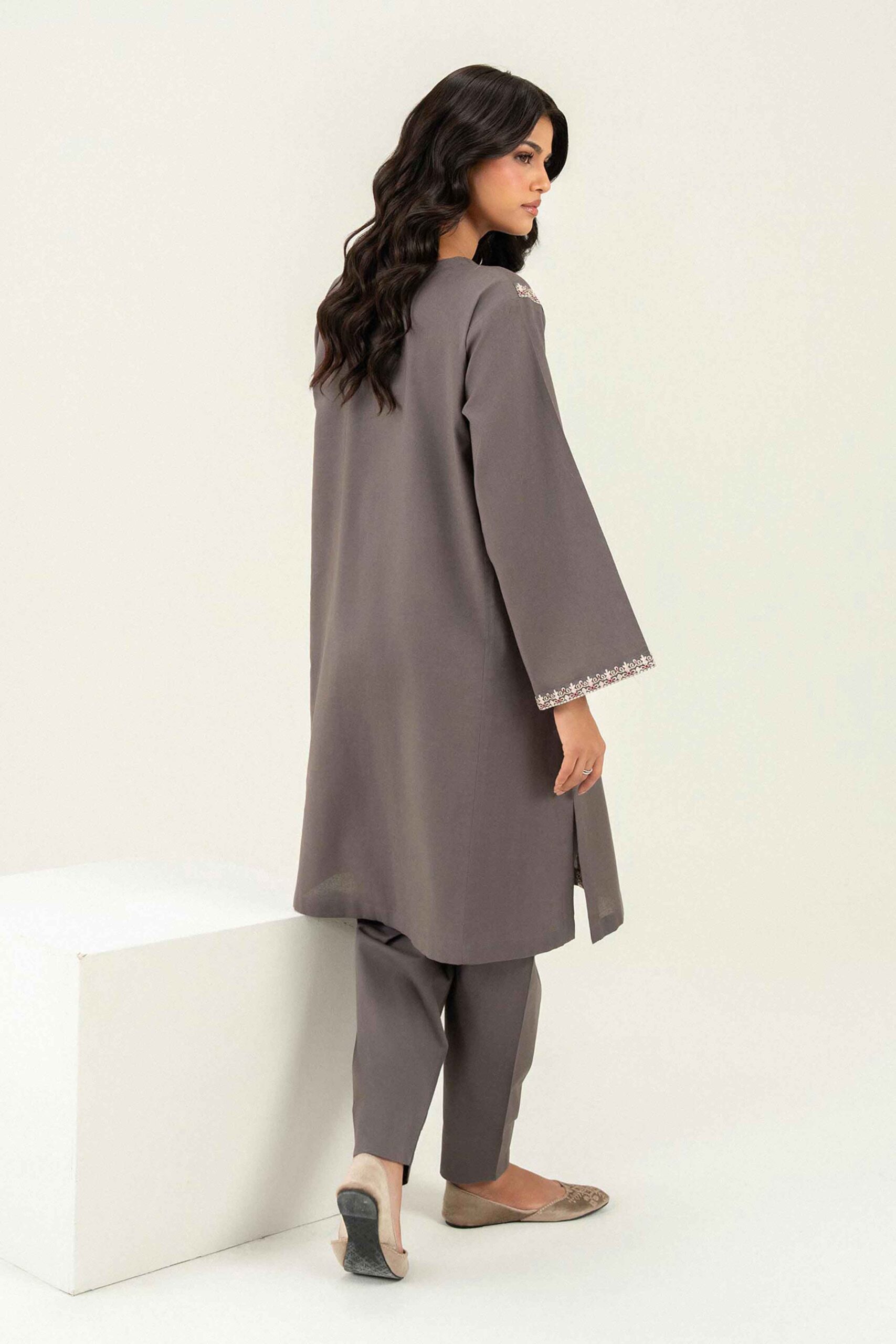Nishat linen winter collection 2026 | 2 piece - embroidered suit - pw25-242 Nishat Linen Winter Collection 2026 | 2 Piece - Embroidered Suit - PW25-242 - Image 3