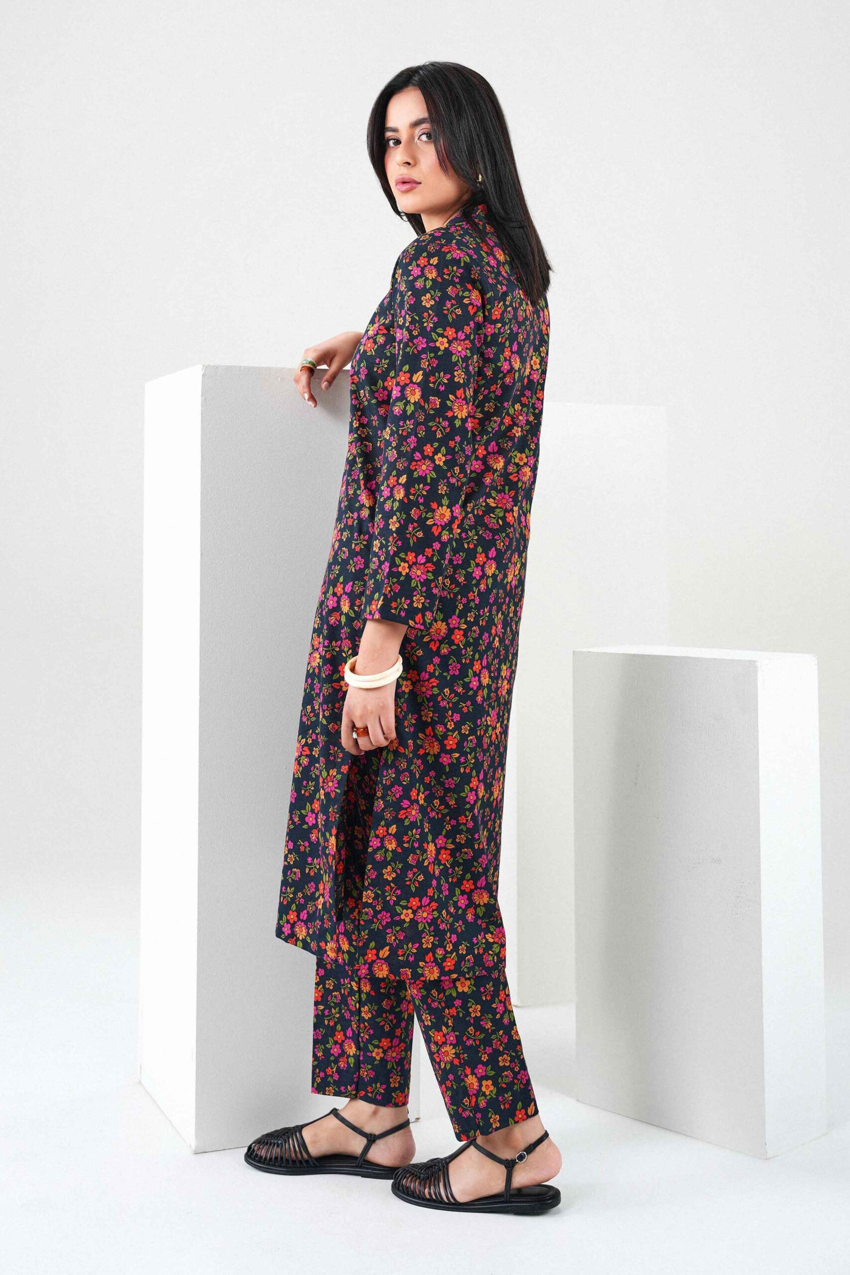 Nishat linen winter collection 2026 | 2 piece - printed suit - pw25-294 Nishat Linen Winter Collection 2026 | 2 Piece - Printed Suit - PW25-294 - Image 3