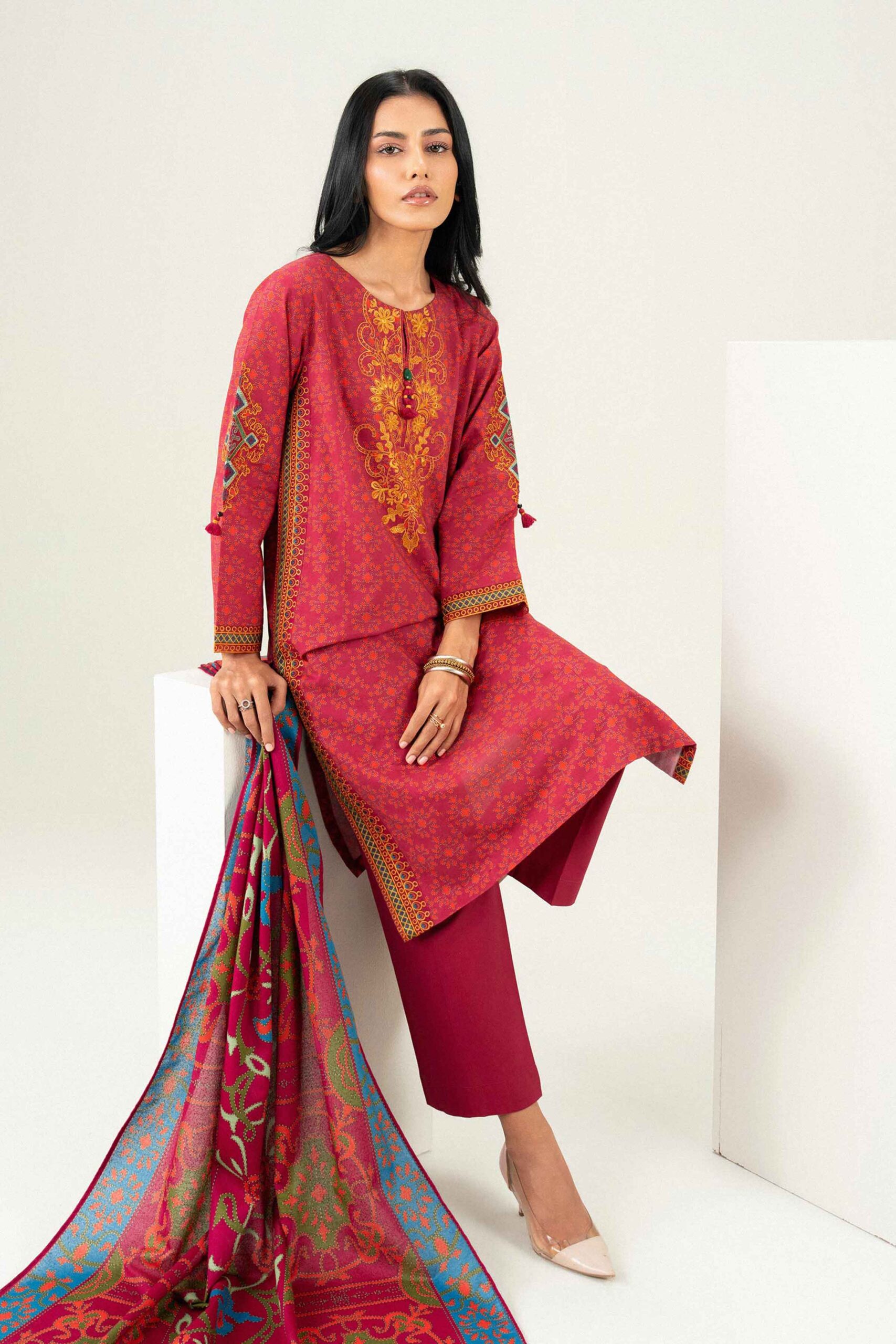 Nishat linen winter collection 2026 | 3 piece - printed embroidered suit - pw25-463 Nishat Linen Winter Collection 2026 | 3 Piece - Printed Embroidered Suit - PW25-463 - Image 5