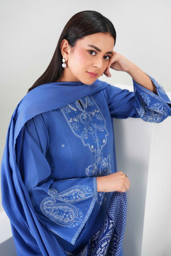 Nishat linen winter collection 2026 | 3 piece - embroidered suit - pw25-468 Nishat Linen Winter Collection 2026 | 3 Piece - Embroidered Suit - PW25-468 - Image 4
