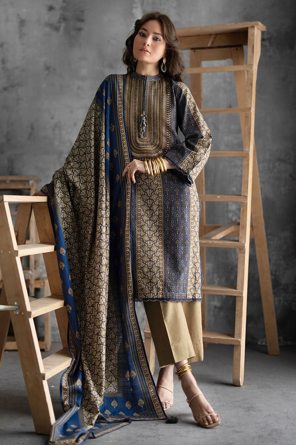 Printed-khaddar-dupatta-printed-khaddar-shirt-dyed-trouser-gulahmed-k-52002-front Gul Ahmed Winter 2026 - 3 Piece Printed Khaddar Suit with Printed Khaddar Dupatta