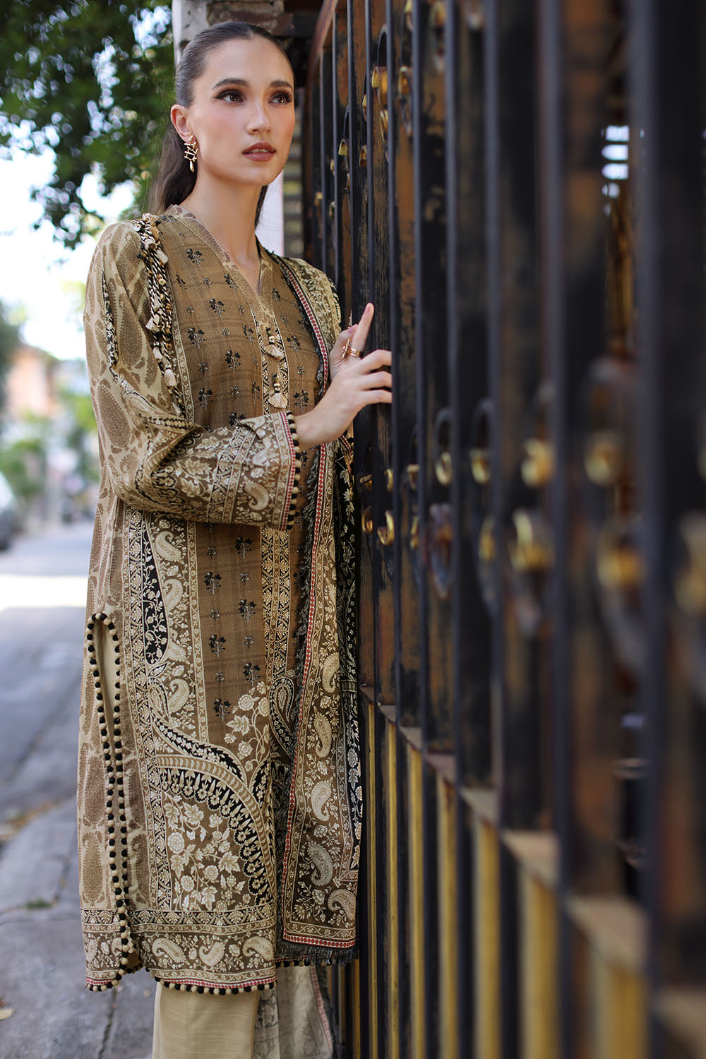 Printed-khaddar-dupatta-printed-khaddar-shirt-dyed-trouser-gulahmed-k-62013-side Gul Ahmed Winter 2026 3 Piece Printed Khaddar Suit with Printed Khaddar Dupatta– Printed-Khaddar-Dupatta-Printed-Khaddar-Shir