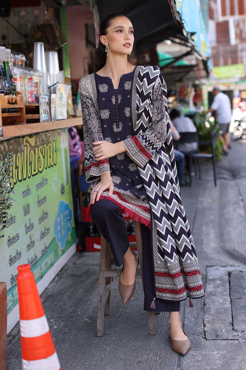 Printed-khaddar-dupatta-printed-khaddar-shirt-dyed-trouser-gulahmed-k-62036-front-1 Gul Ahmed Winter 2026 3 Piece Printed Khaddar Suit with Printed Khaddar Dupatta– Printed-Khaddar-Dupatta-Printed-Khaddar-Shir