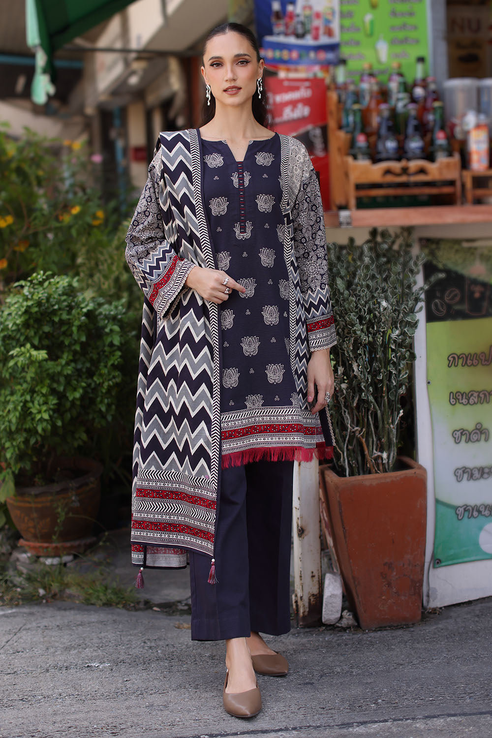Printed-khaddar-dupatta-printed-khaddar-shirt-dyed-trouser-gulahmed-k-62036-front Gul Ahmed Winter 2026 3 Piece Printed Khaddar Suit with Printed Khaddar Dupatta