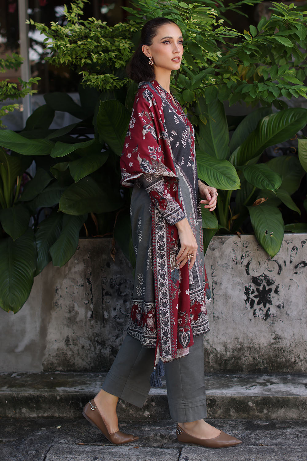Printed-khaddar-dupatta-printed-khaddar-shirt-dyed-trouser-gulahmed-k-62047-side Gul Ahmed Winter 2026 3 Piece Printed Khaddar Suit with Printed Khaddar Dupatta– Printed-Khaddar-Dupatta-Printed-Khaddar-Shir