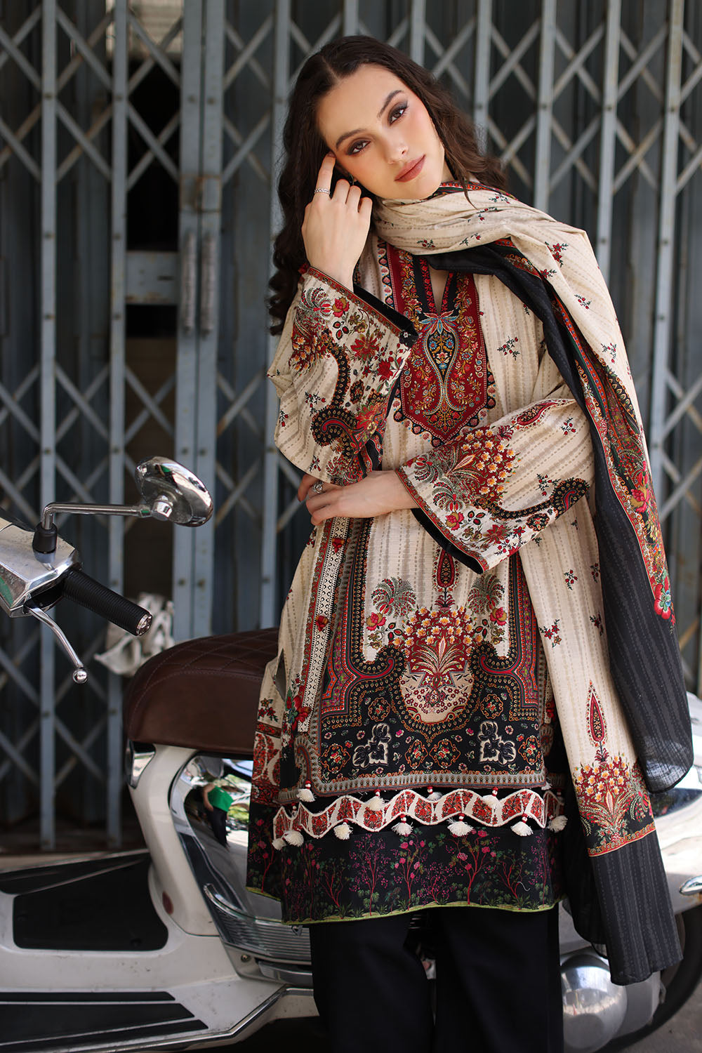 Printed-khaddar-dupatta-printed-khaddar-shirt-dyed-trouser-gulahmed-k-62079-close-1 Gul Ahmed Winter 2026 3 Piece Printed Khaddar Suit with Printed Khaddar Dupatta– Printed-Khaddar-Dupatta-Printed-Khaddar-Shir